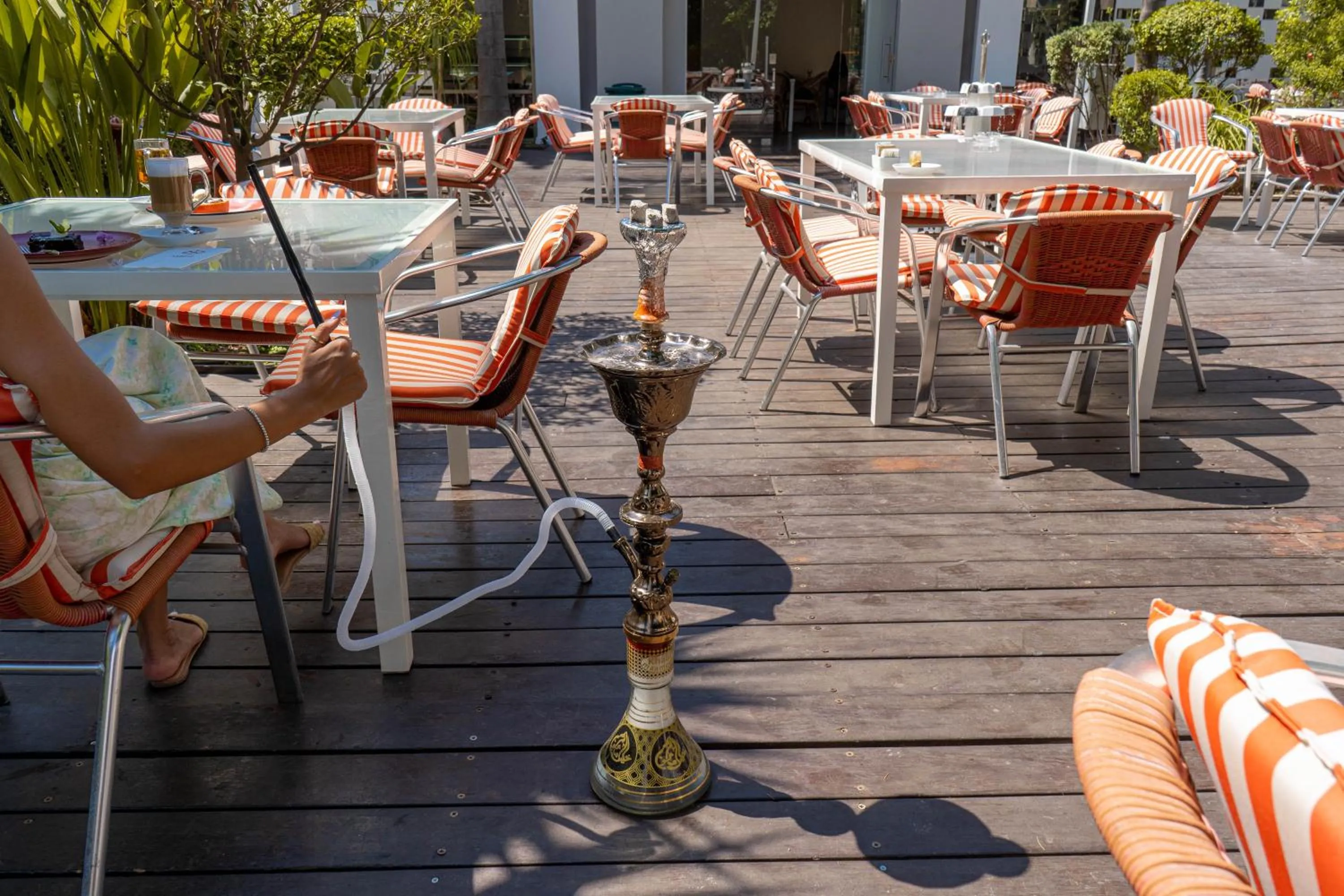 Restaurant/places to eat in Legacy Hotel