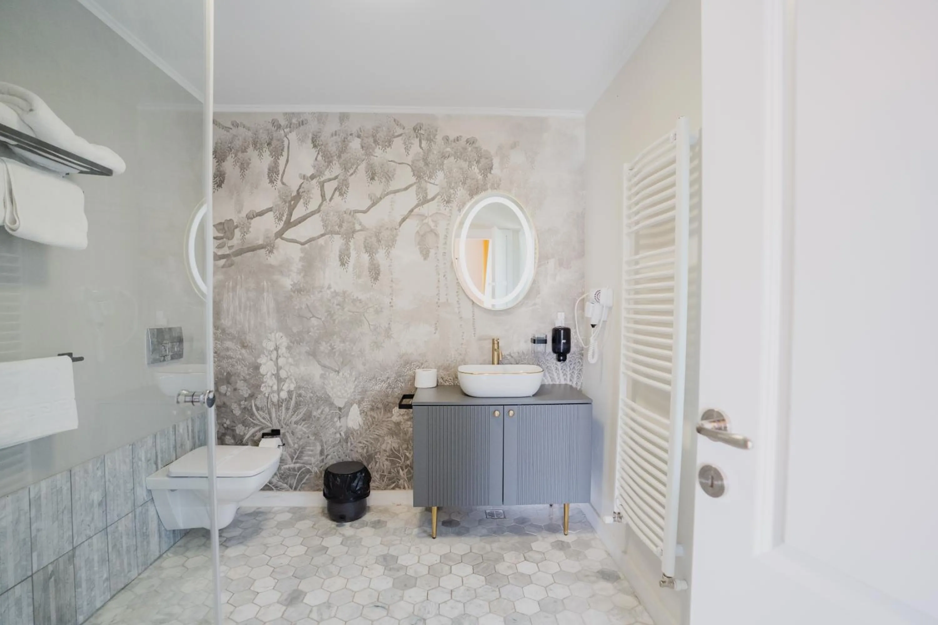 Shower in Cincis by the Lake