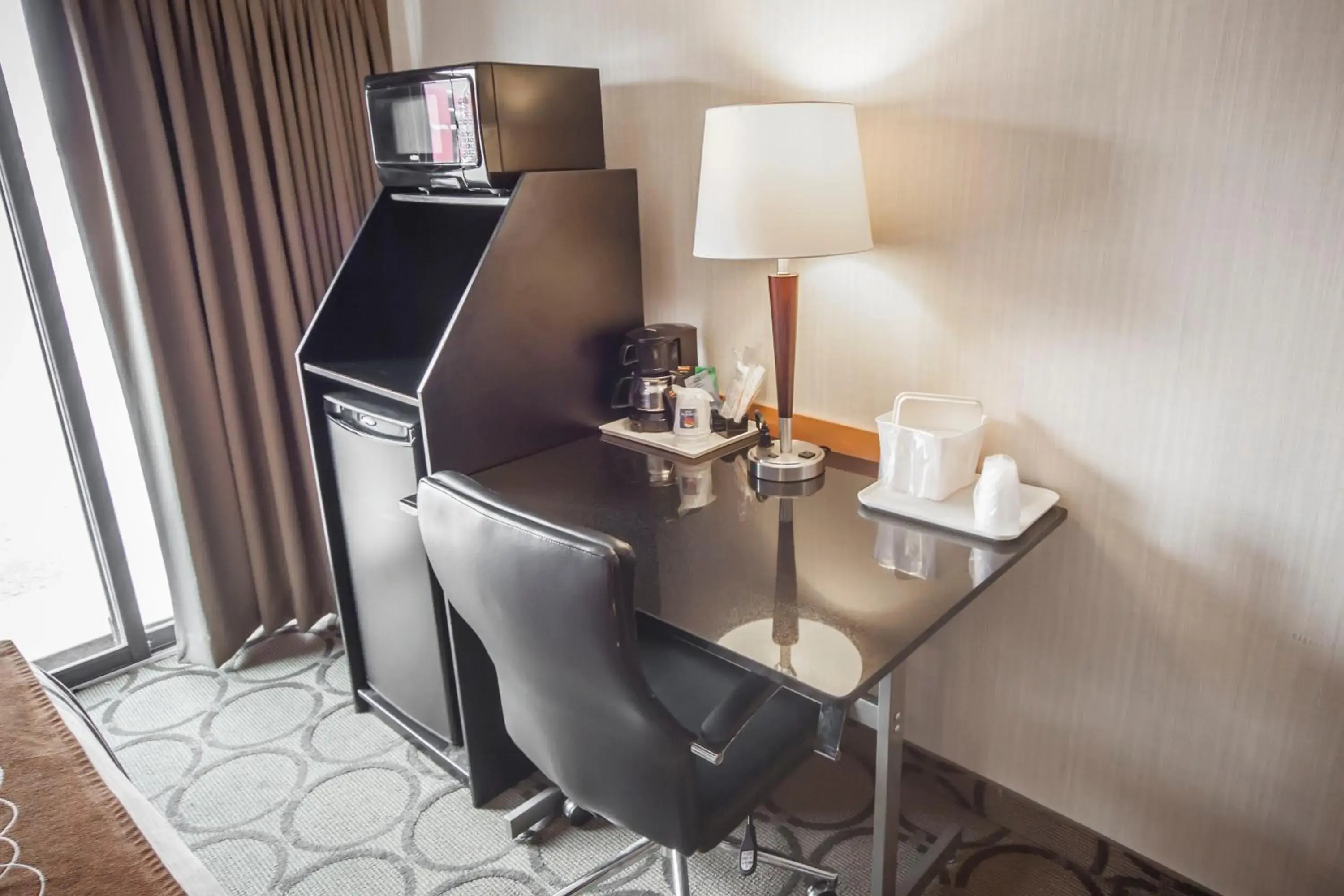 Queen Room - Non-Smoking - High Floor in Comfort Inn Queen Room - Non-Smoking - High Floor in Comfort Inn