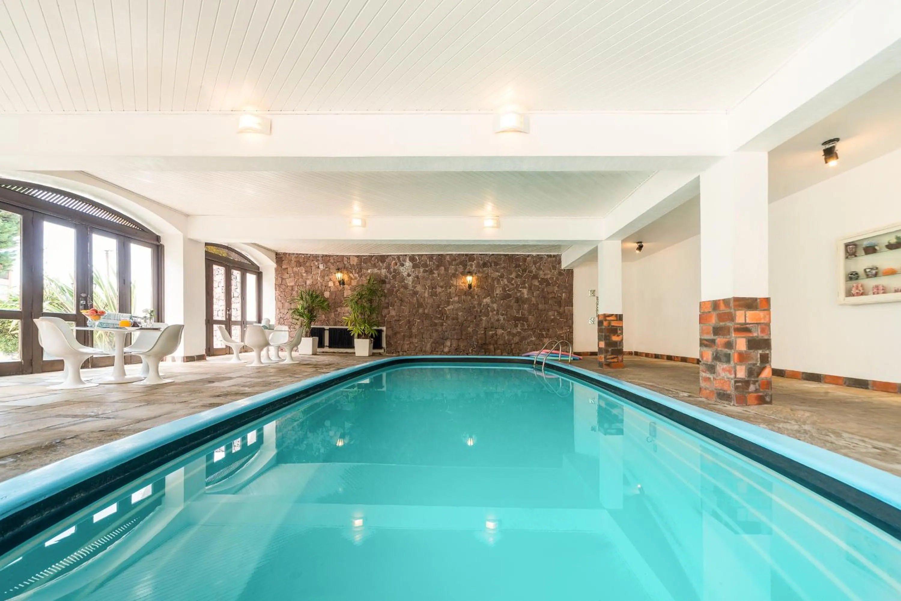 Swimming pool in Vila Suzana Parque Hotel