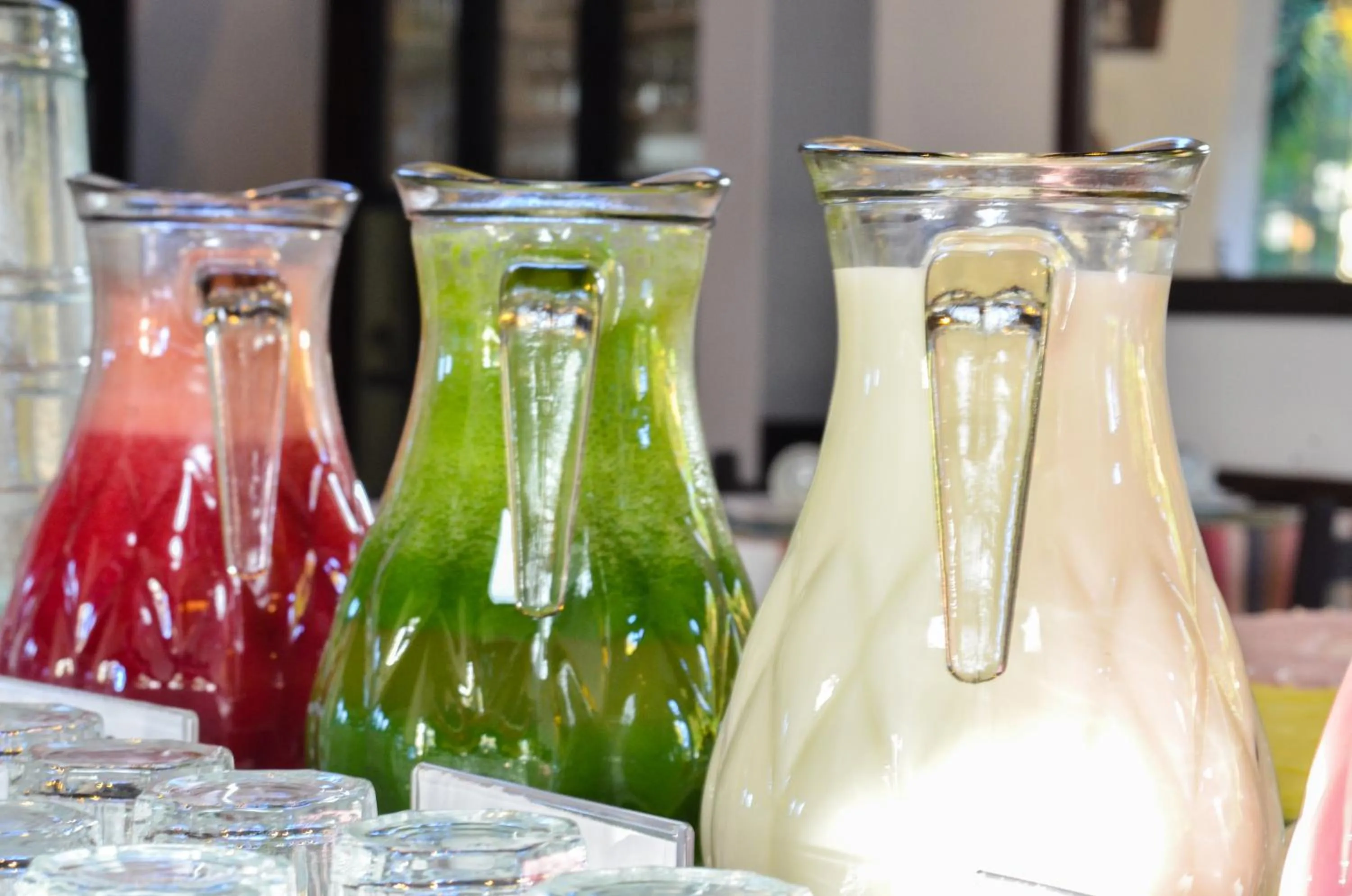 Buffet breakfast in Vila Suzana Parque Hotel