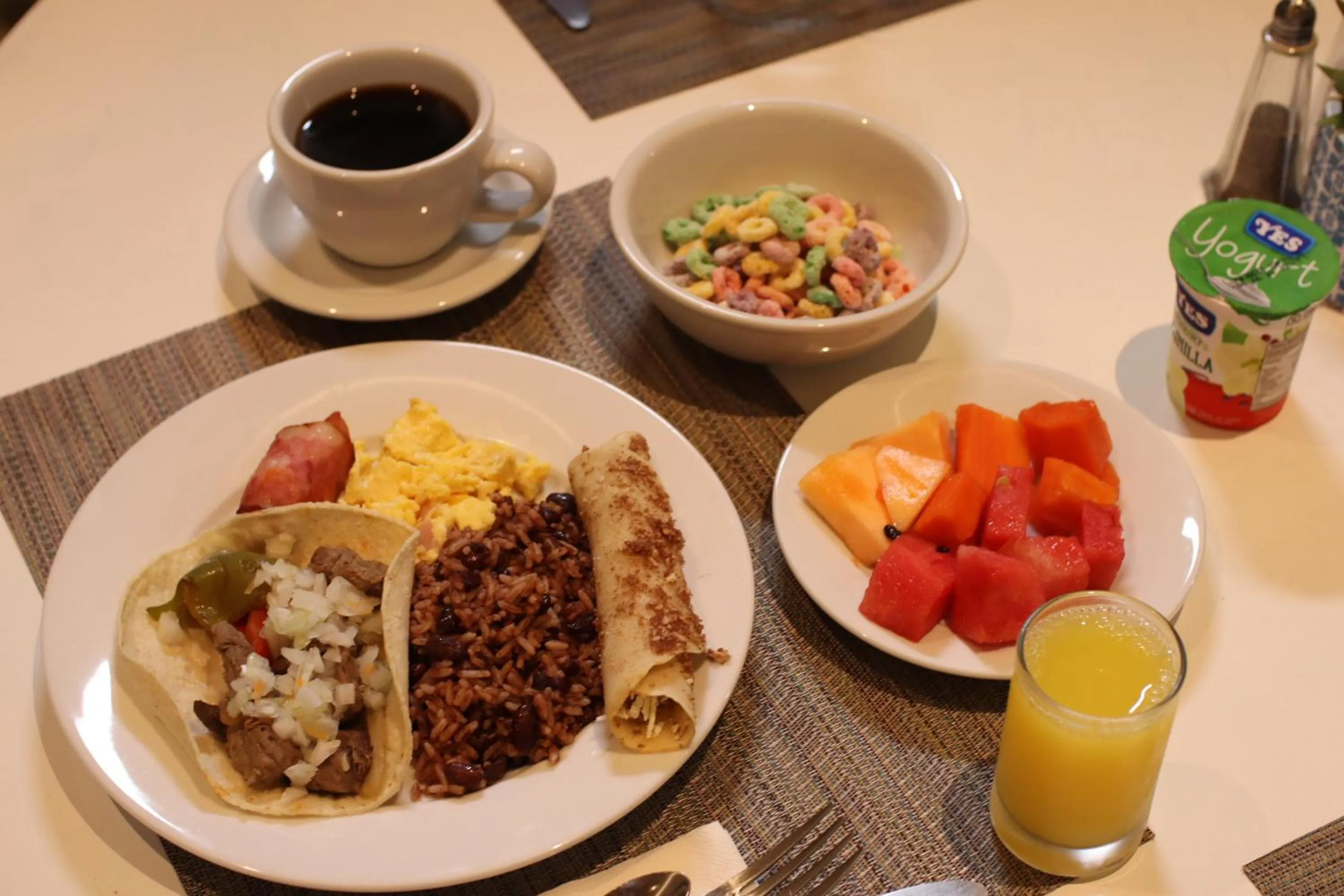 Restaurant/places to eat in Hotel Agualcas