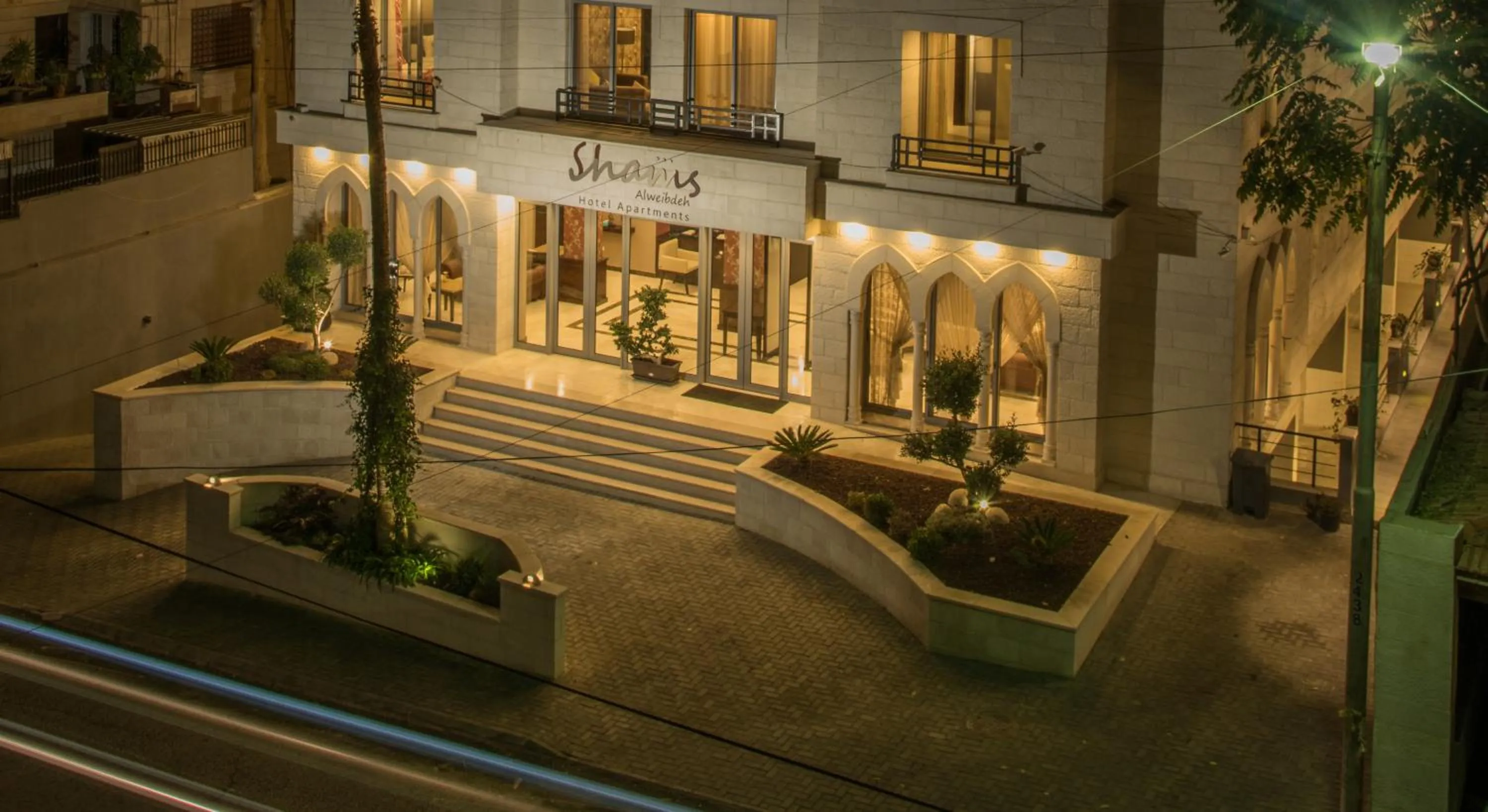 Facade/entrance in Shams Alweibdeh Hotel Apartments