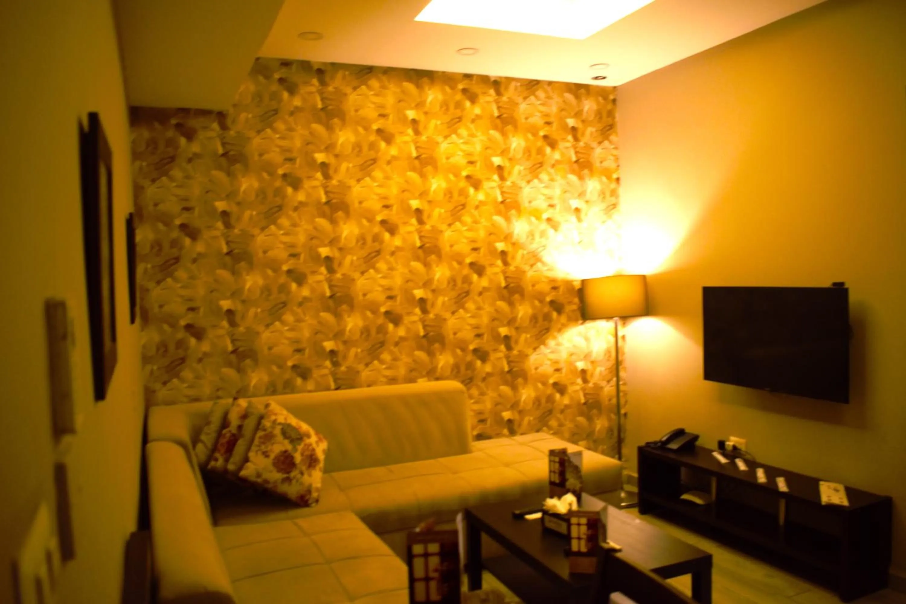 Living room in Shams Alweibdeh Hotel Apartments