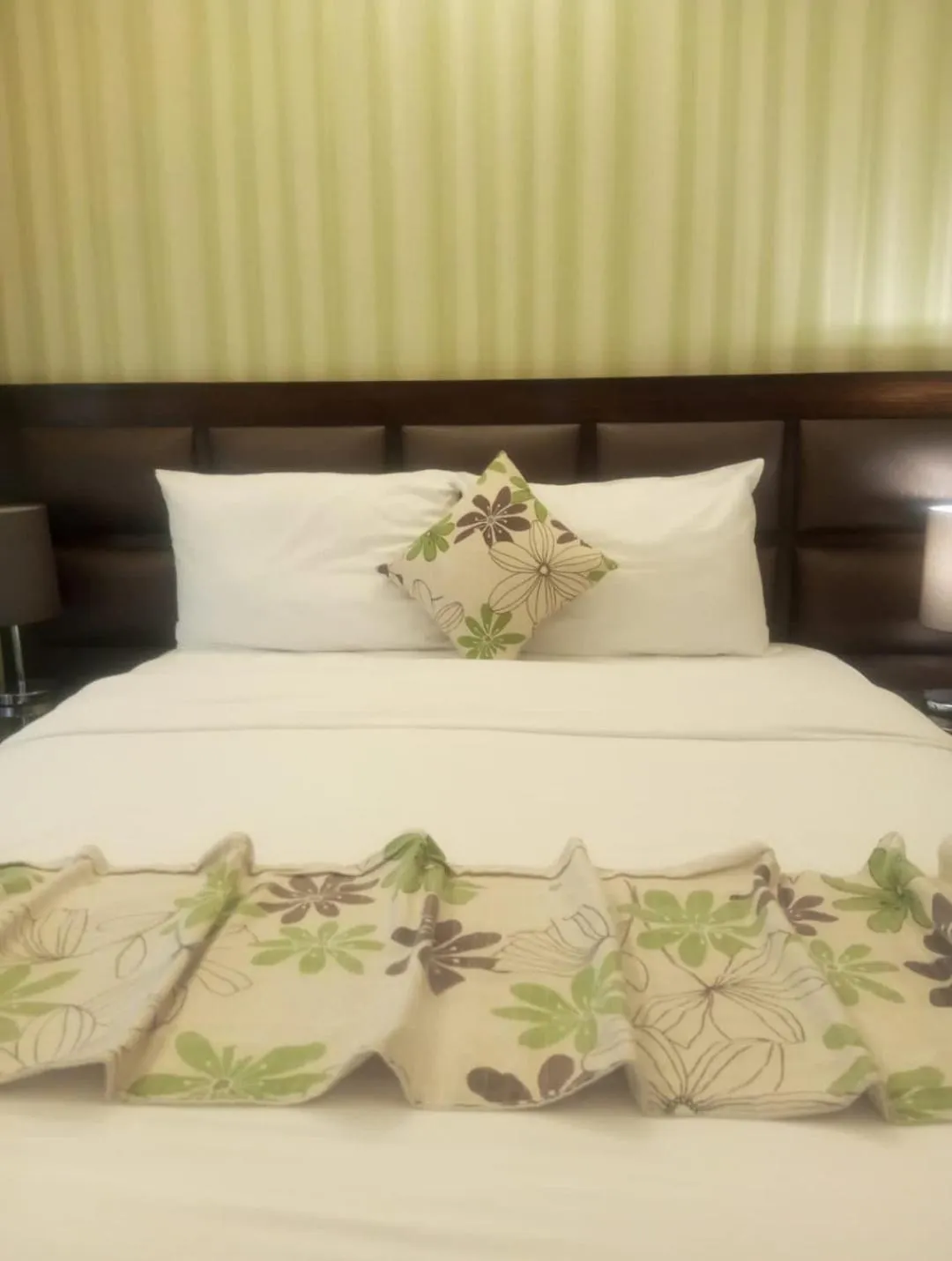 Bed in Shams Alweibdeh Hotel Apartments