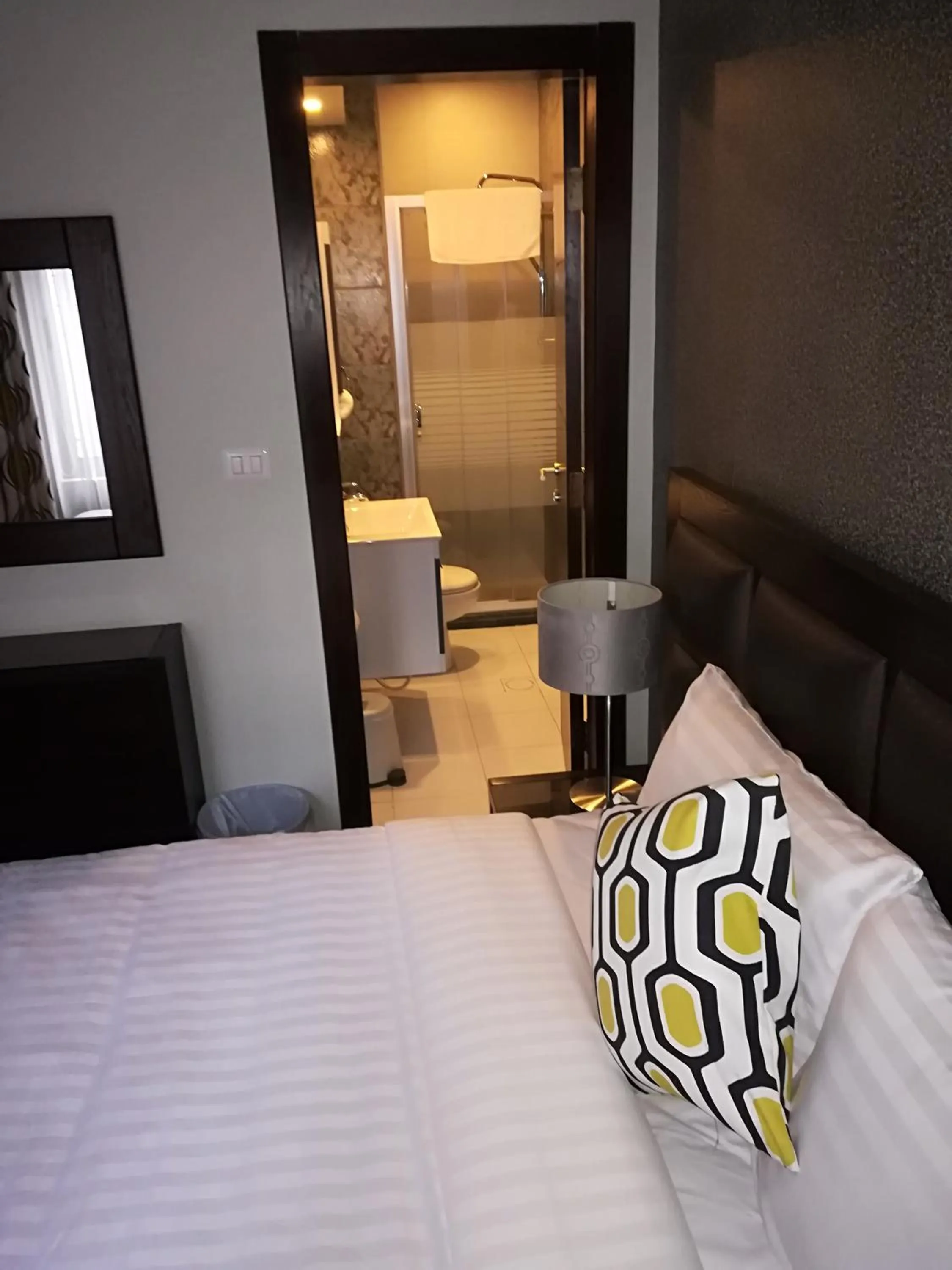 Bedroom, Bed in Shams Alweibdeh Hotel Apartments