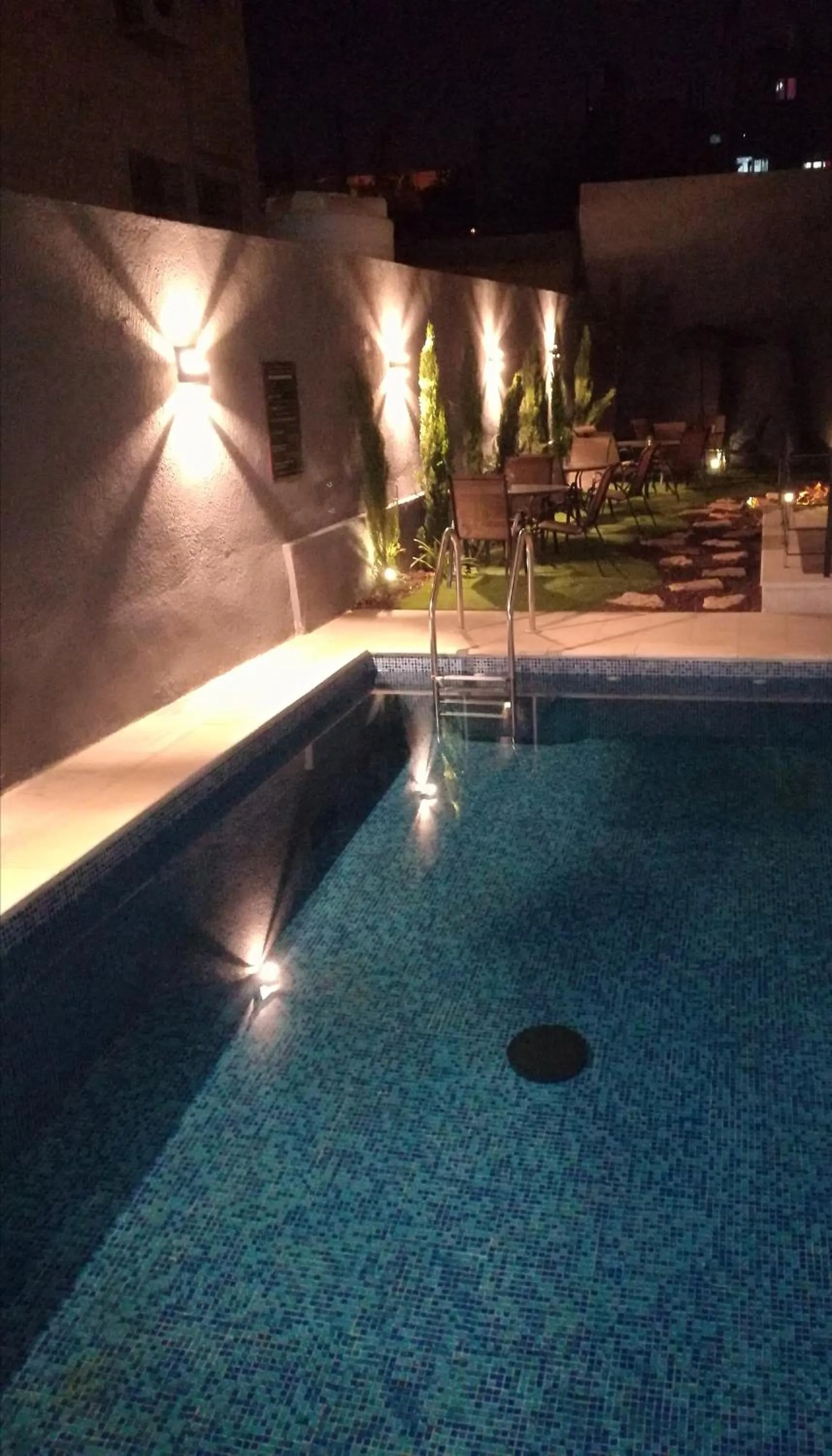 Swimming pool in Shams Alweibdeh Hotel Apartments
