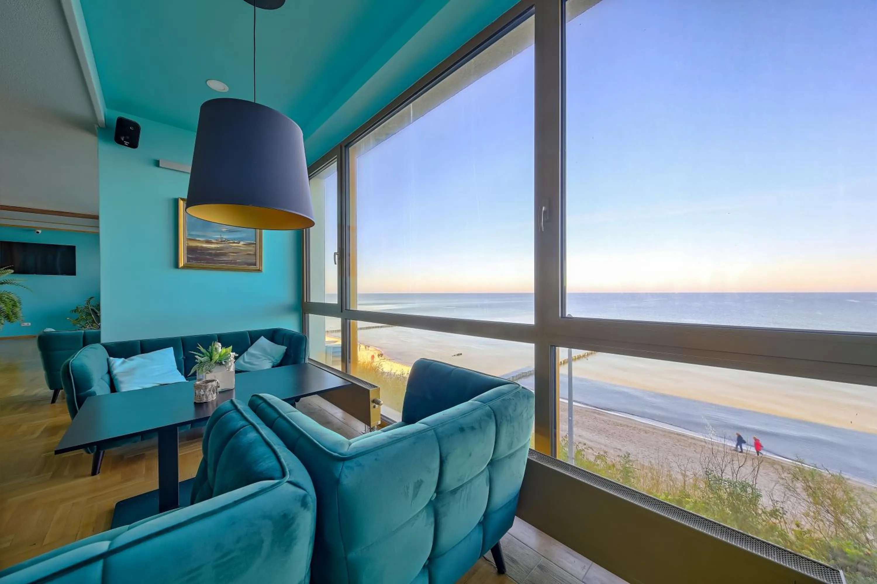 Lounge or bar in Hotel Wodnik Twój Hotel z widokiem na morze