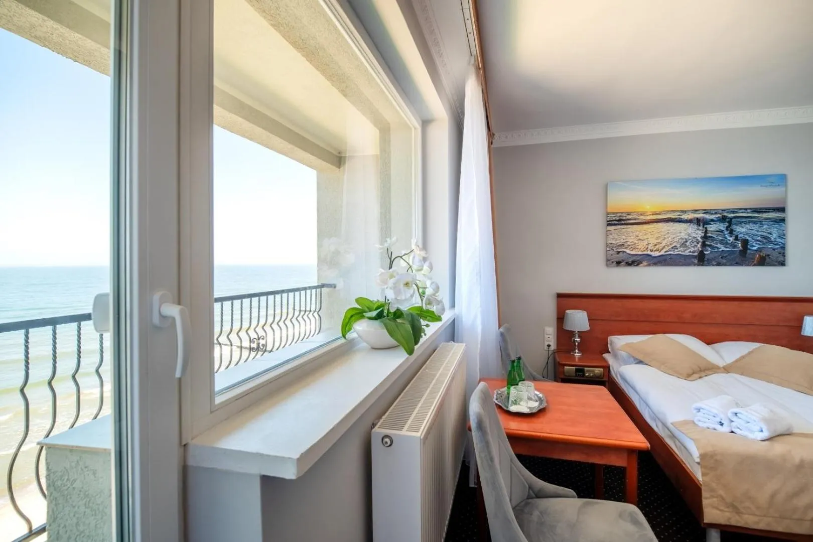 View (from property/room), Bed in Hotel Wodnik Twój Hotel z widokiem na morze