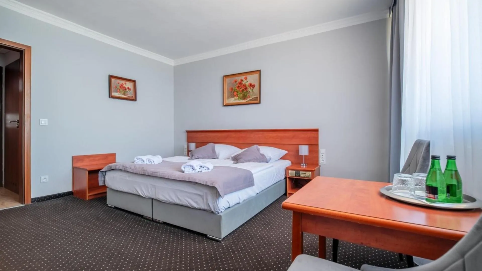 Bed in Hotel Wodnik Twój Hotel z widokiem na morze