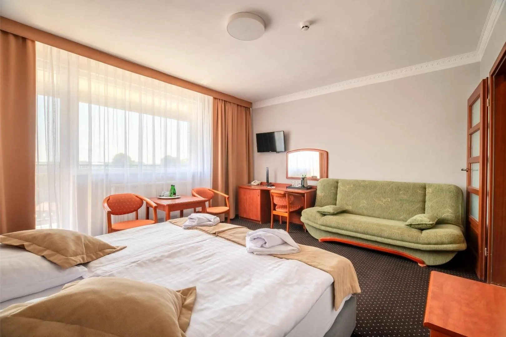 Bed in Hotel Wodnik Twój Hotel z widokiem na morze