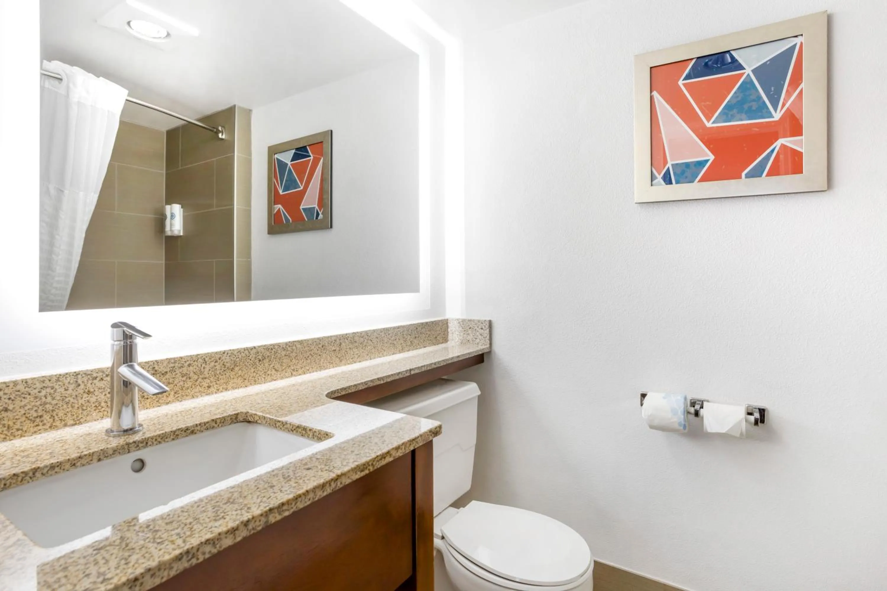 Bathroom in Comfort Inn Edgewater on Hudson River