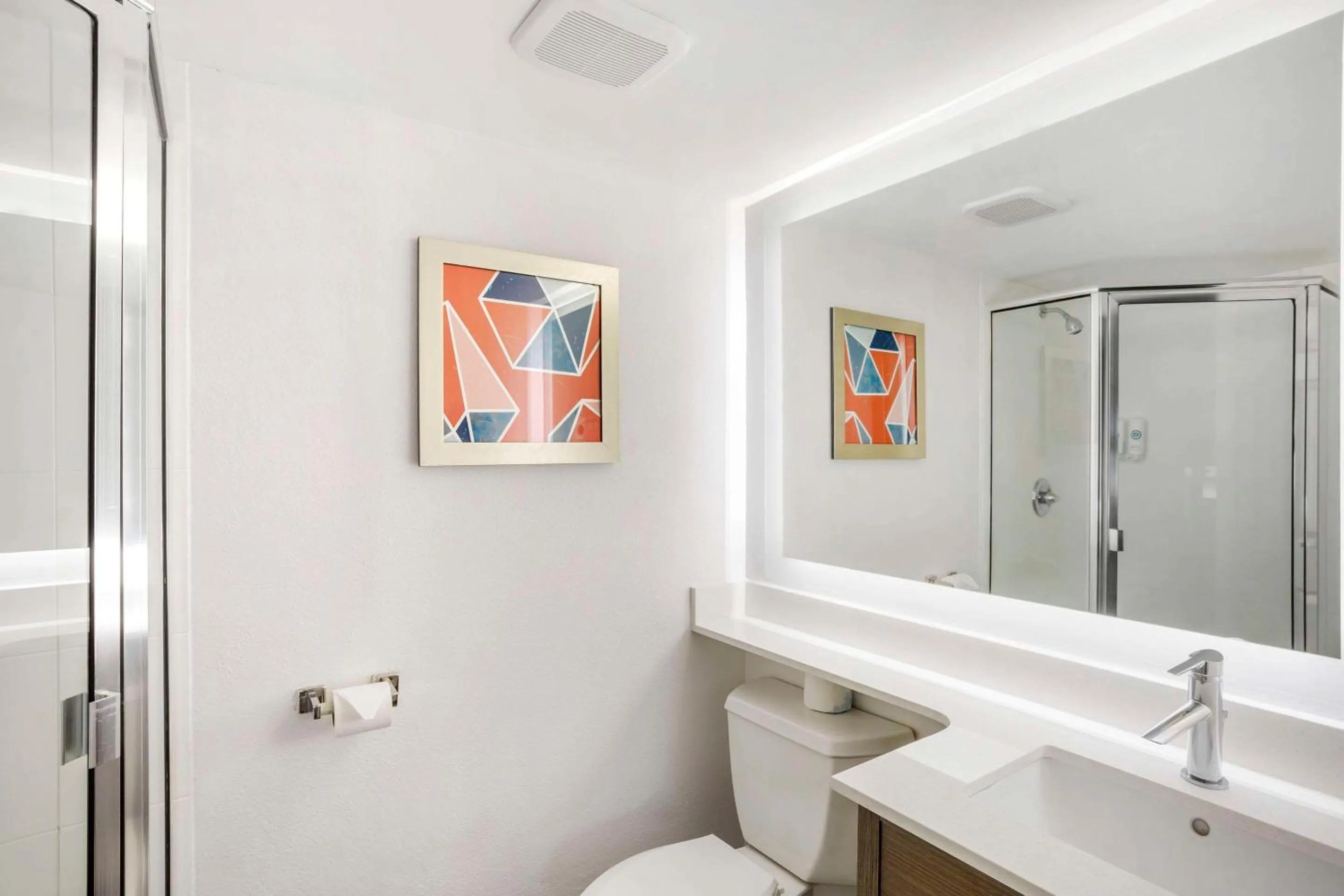 Bedroom in Comfort Inn Edgewater on Hudson River