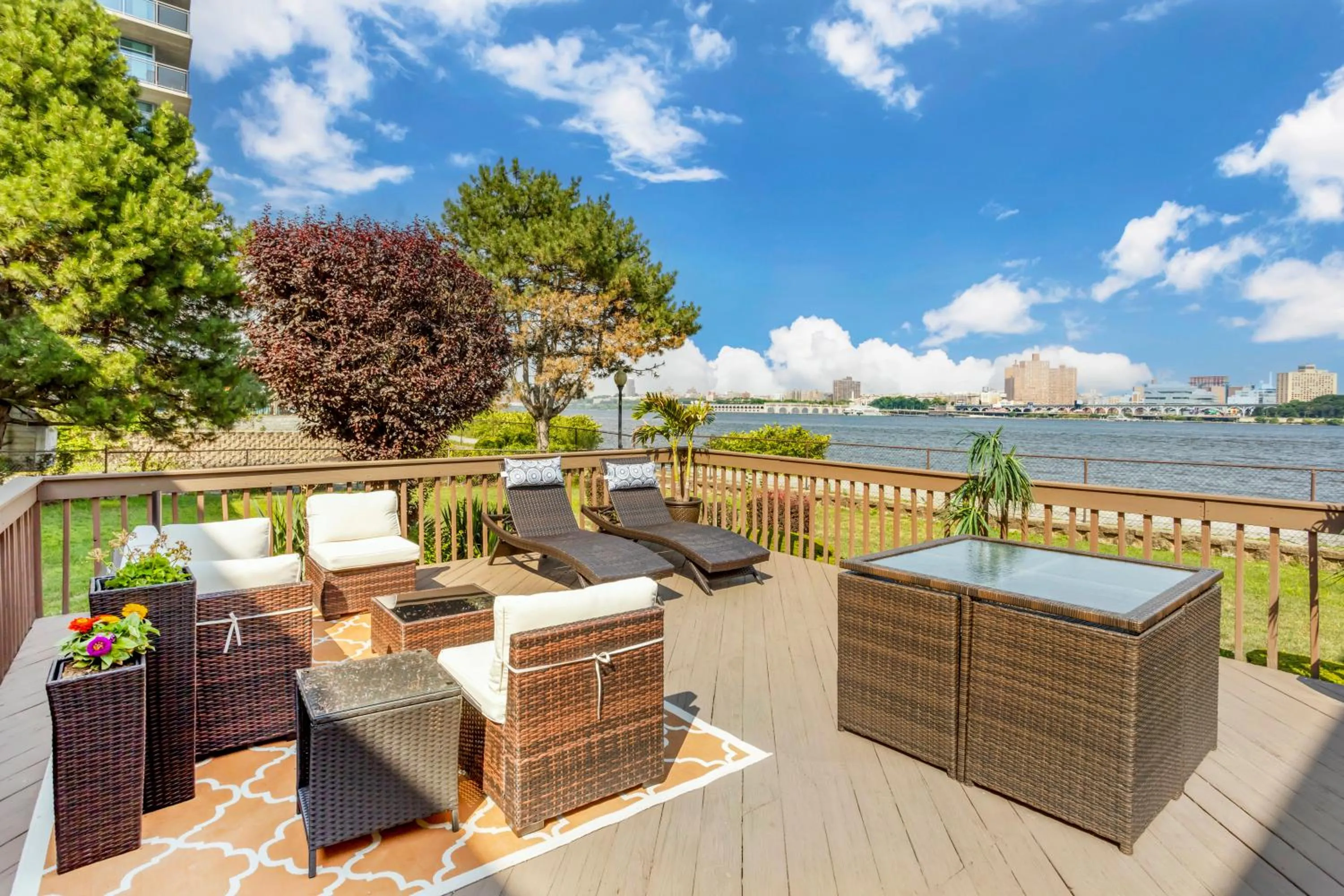 Balcony/Terrace in Comfort Inn Edgewater on Hudson River