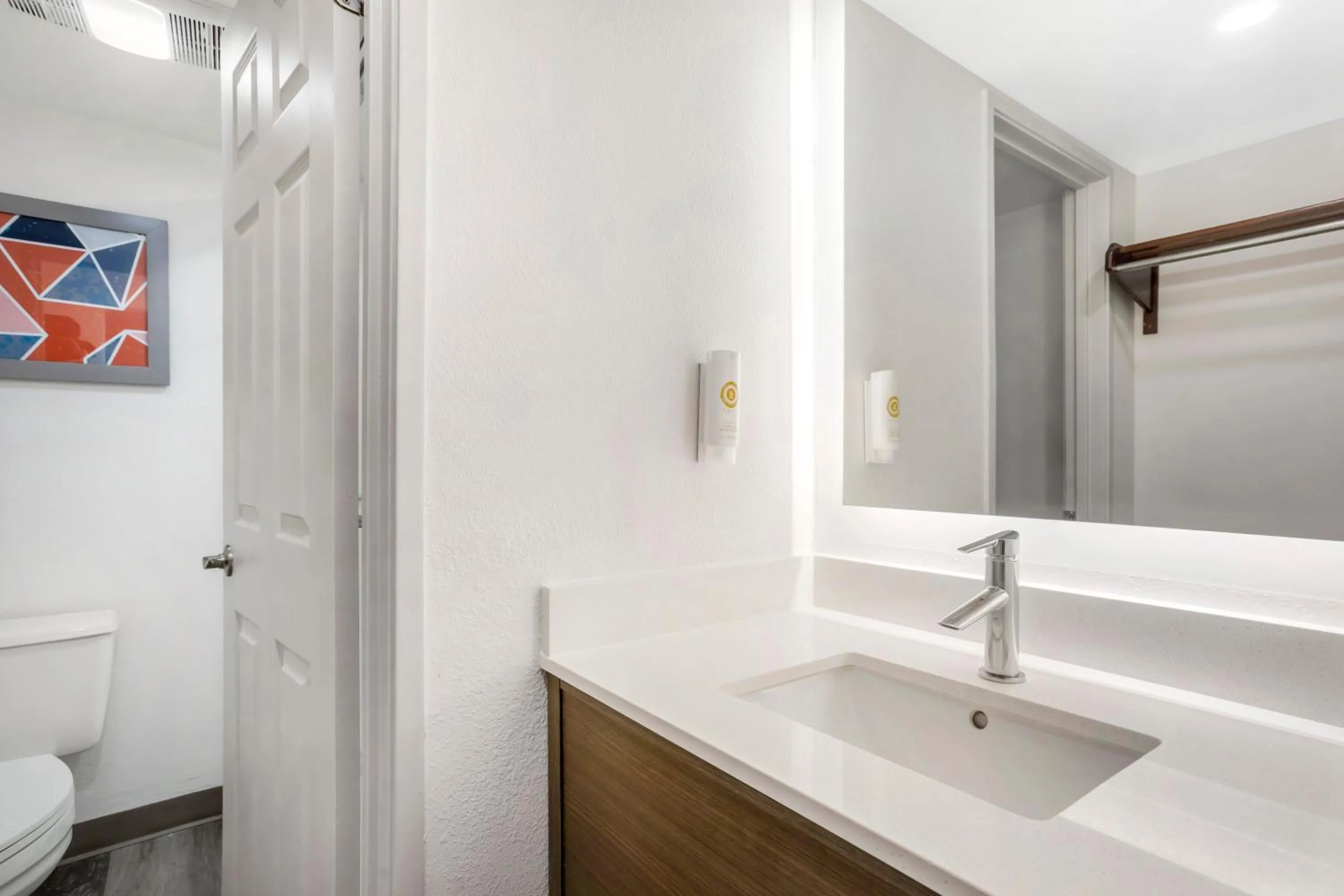 Bathroom in Comfort Inn Edgewater on Hudson River