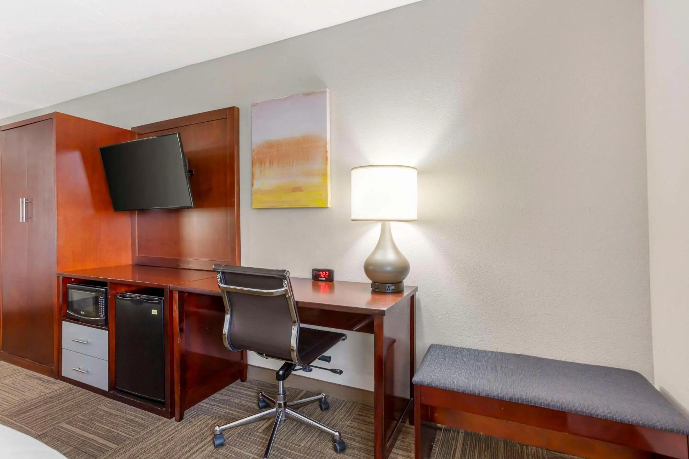 Bedroom in Comfort Inn Edgewater on Hudson River