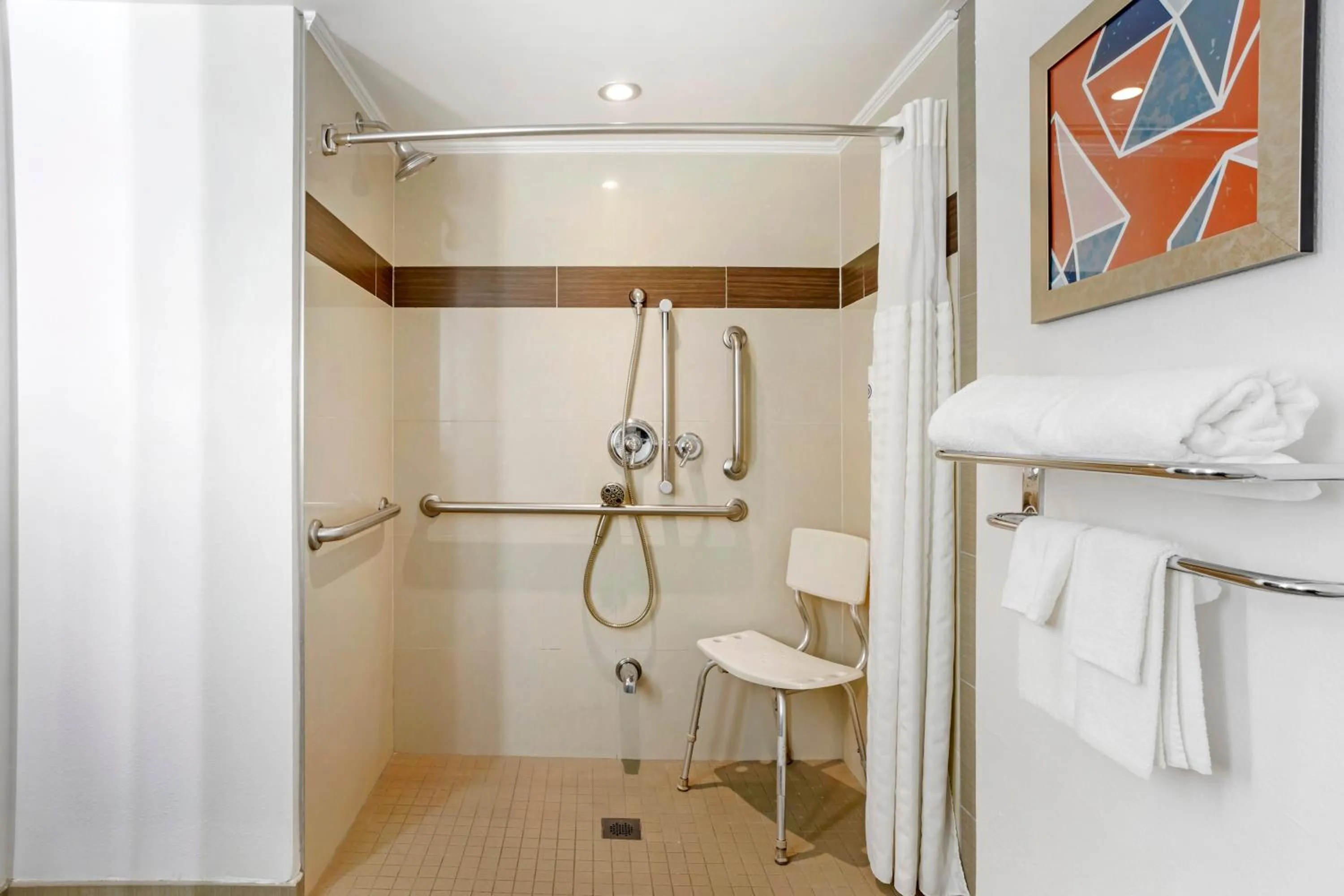 Bathroom in Comfort Inn Edgewater on Hudson River