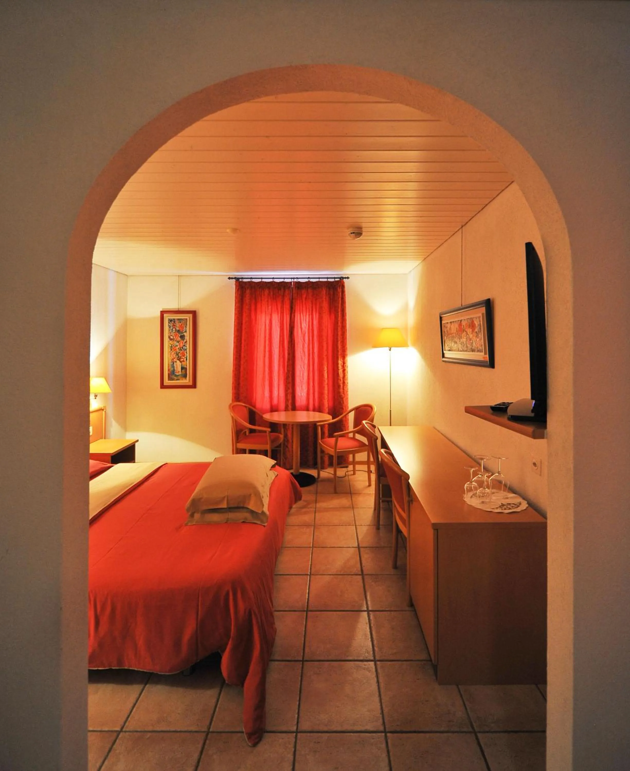 Photo of the whole room, Bed in Hotel Ristorante Grotto Serta