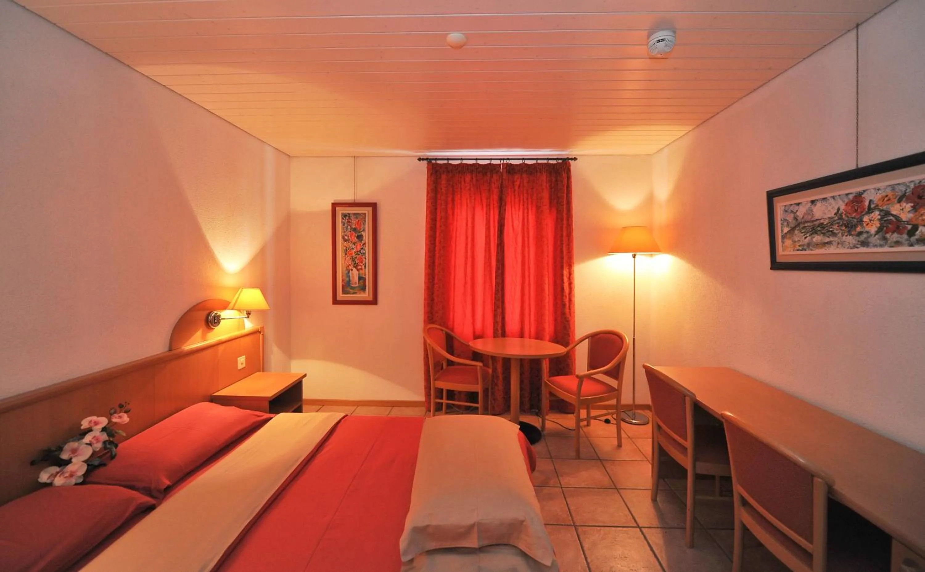 Photo of the whole room, Bed in Hotel Ristorante Grotto Serta