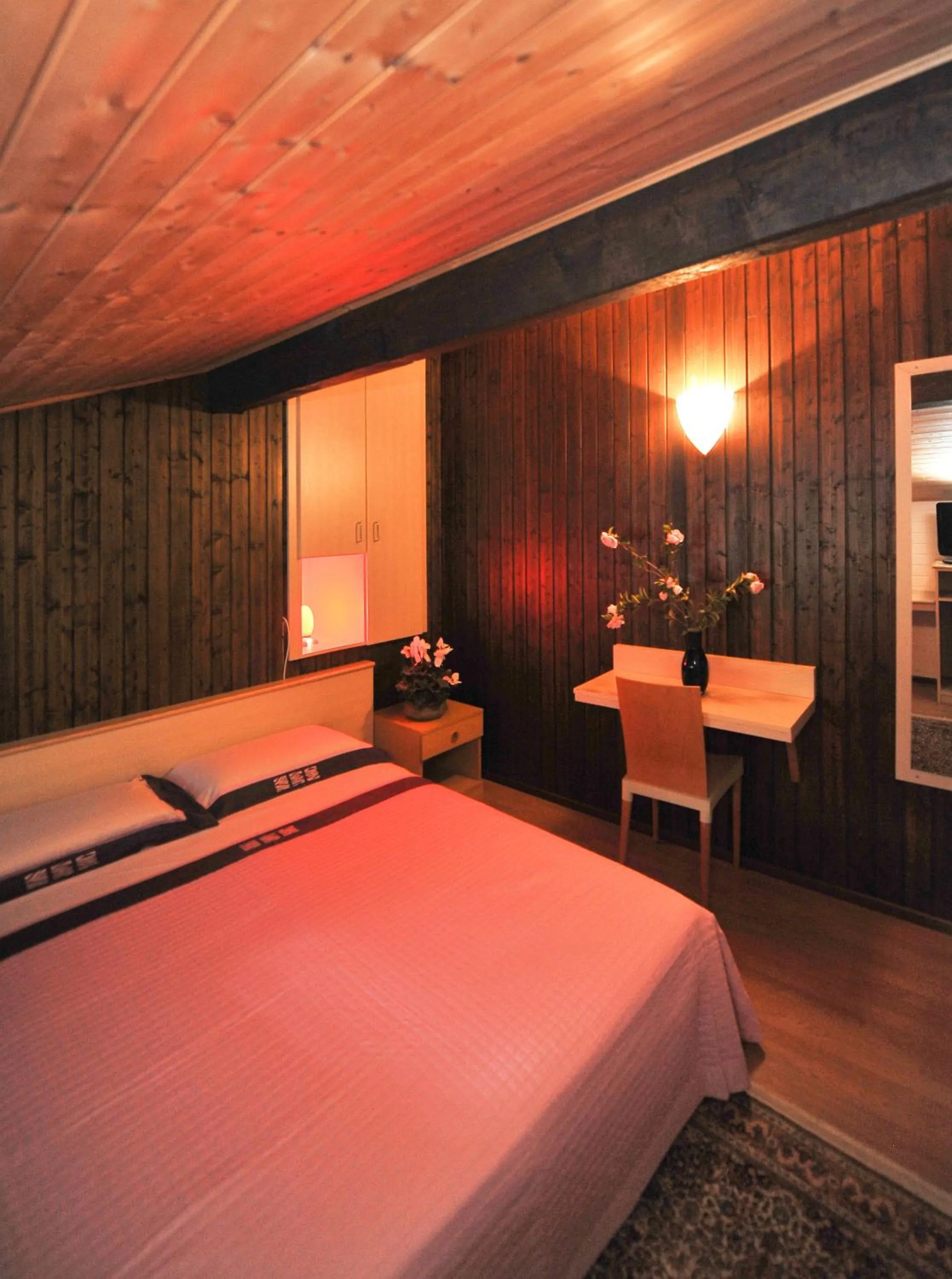 Photo of the whole room, Bed in Hotel Ristorante Grotto Serta