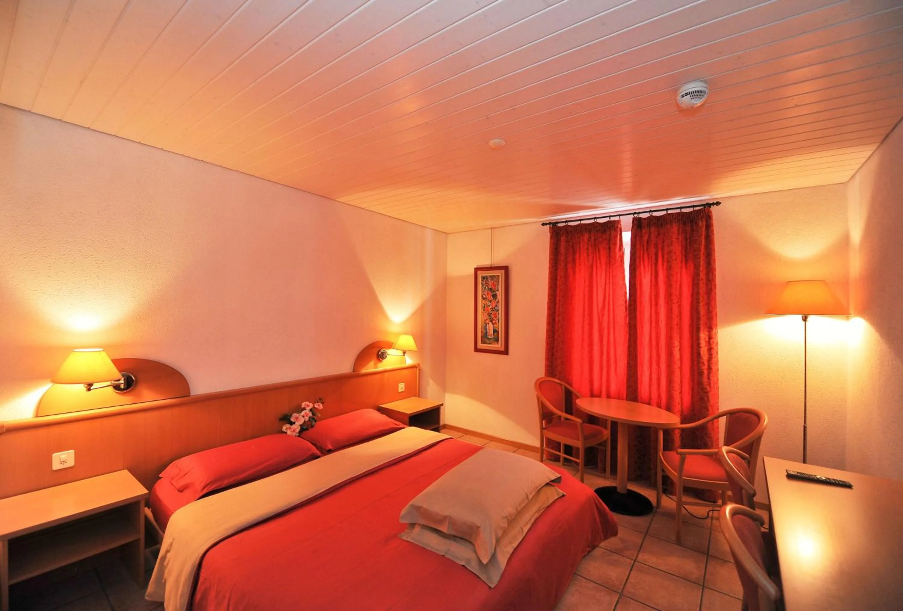 Photo of the whole room, Bed in Hotel Ristorante Grotto Serta