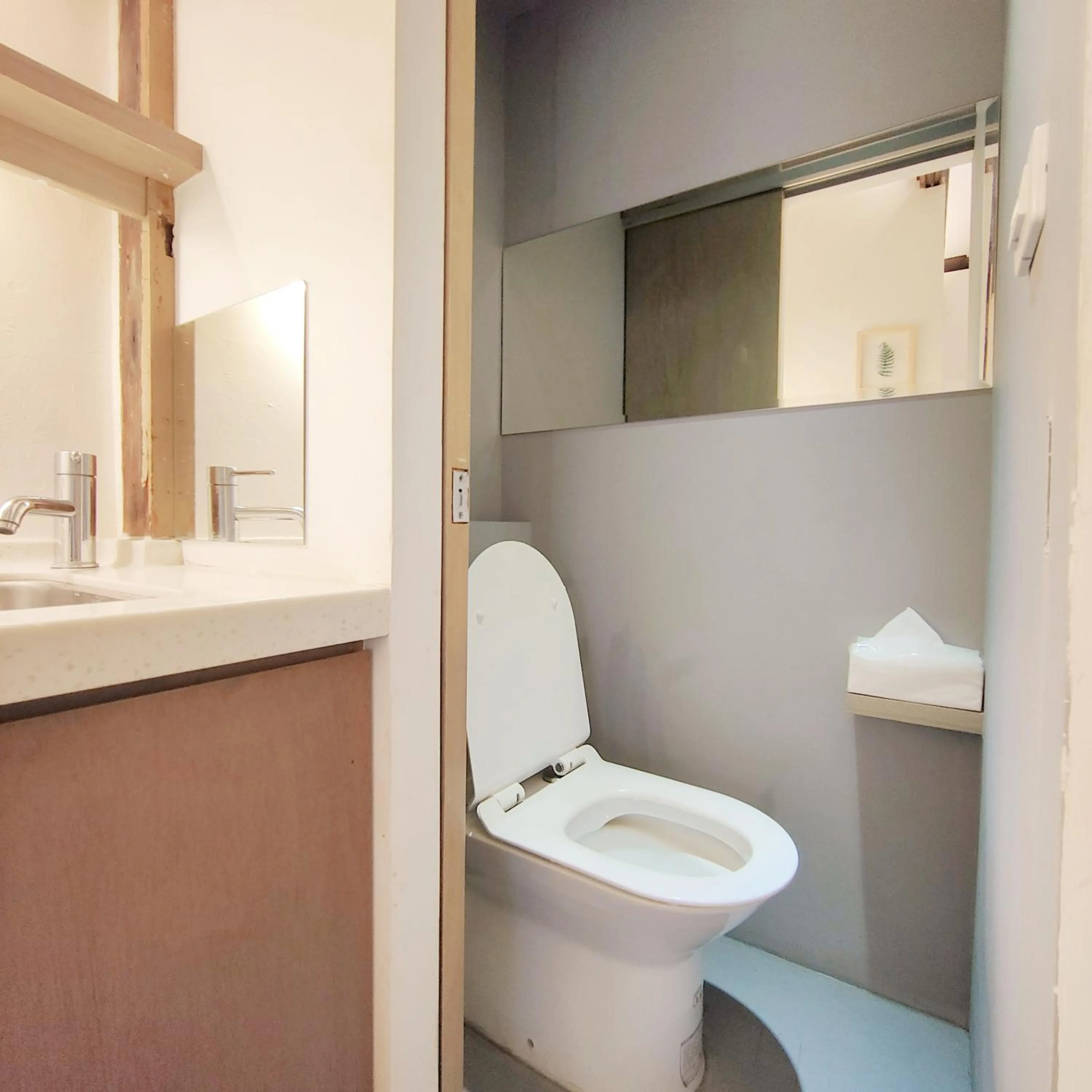 Toilet in Jerry's Mazehut Hostel