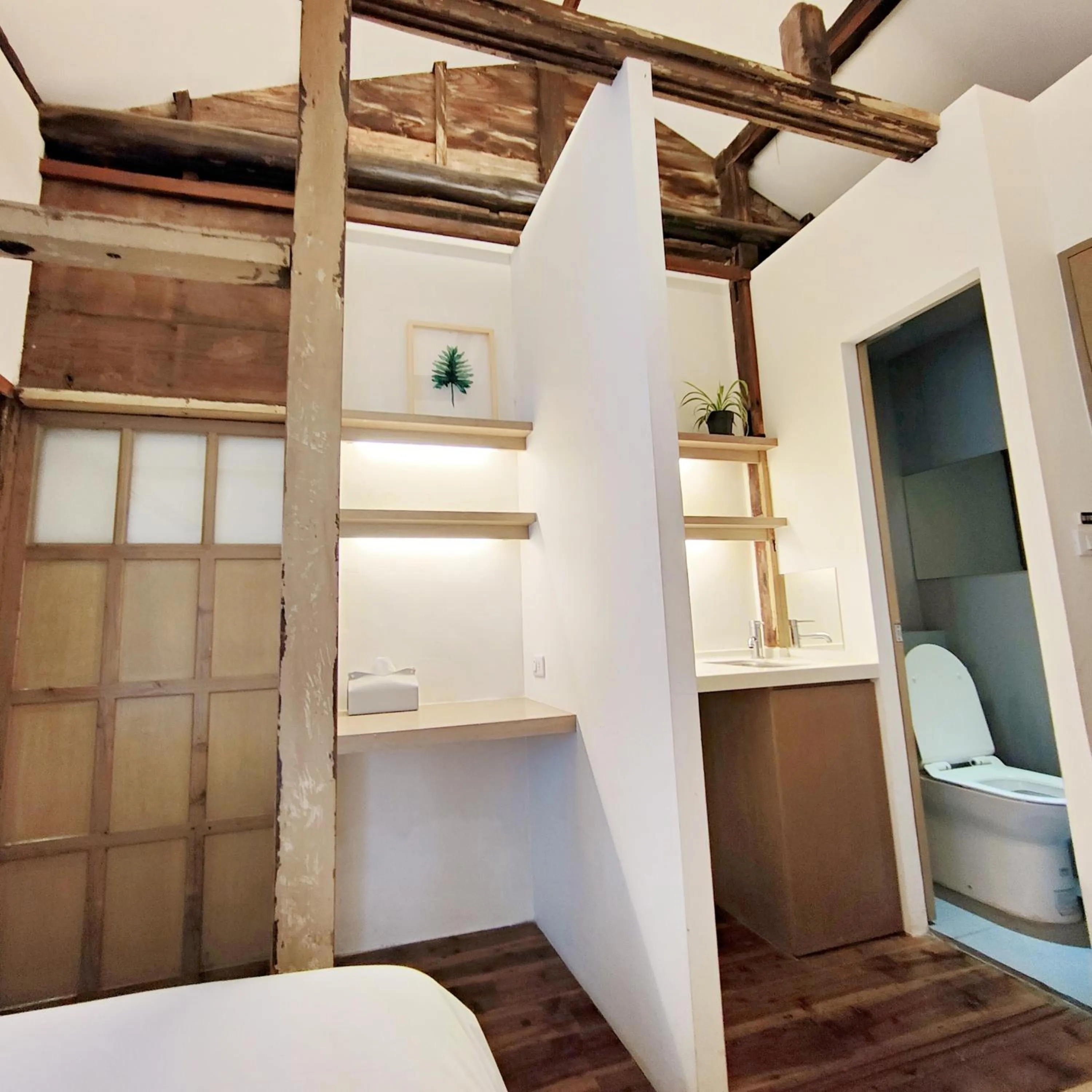 Photo of the whole room, Bed in Jerry's Mazehut Hostel