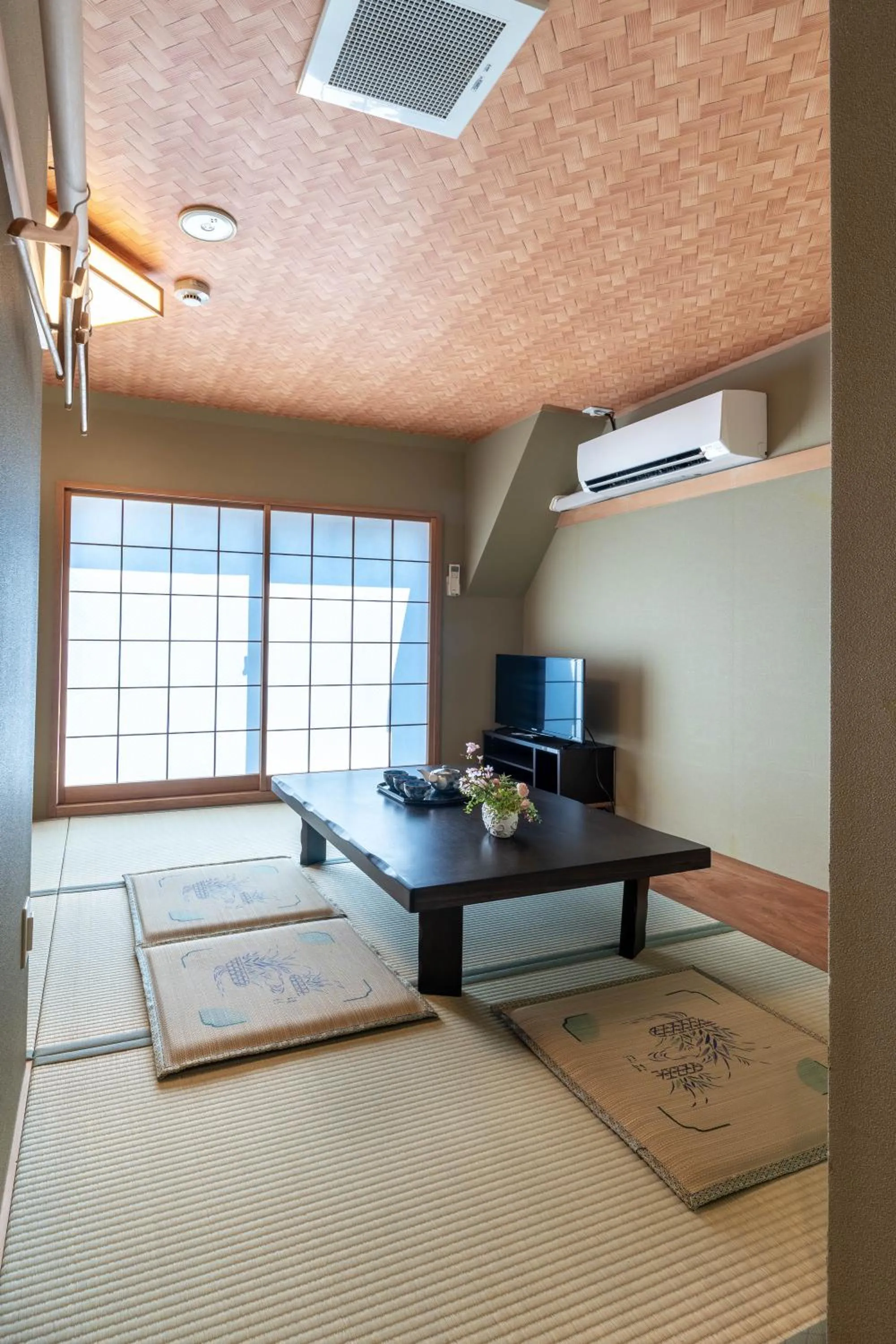 Photo of the whole room in Nihonbashi Kakigara Ryokan