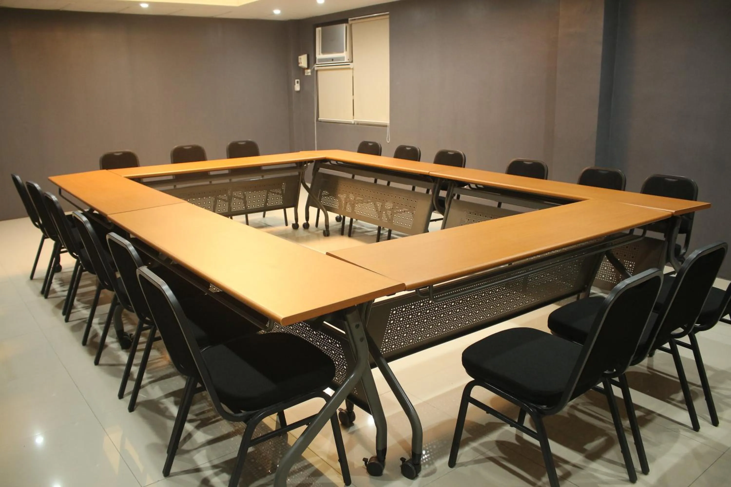 Meeting/conference room in 1A Express Hotel