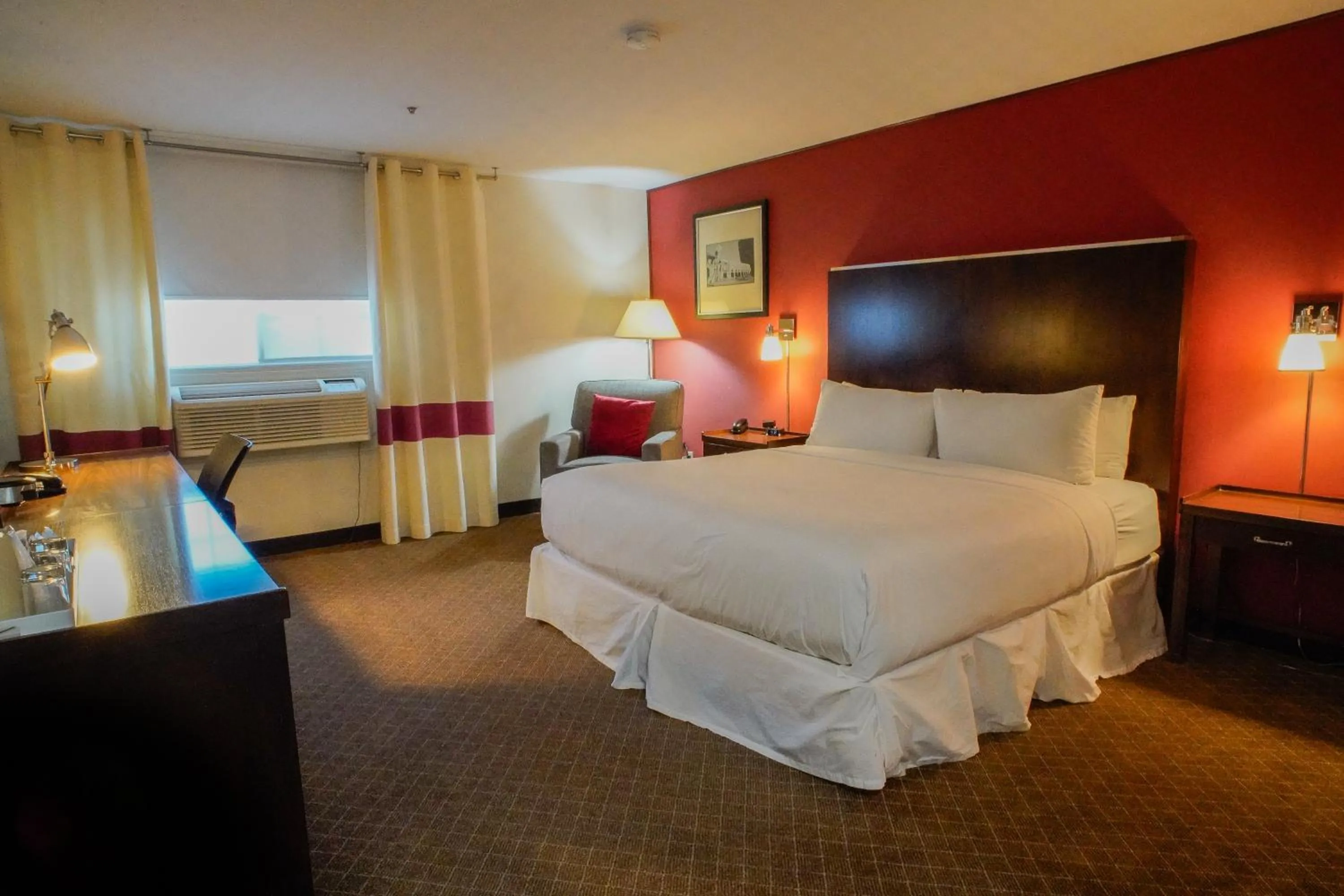 Bed in La Hacienda San Jose Silicon Valley