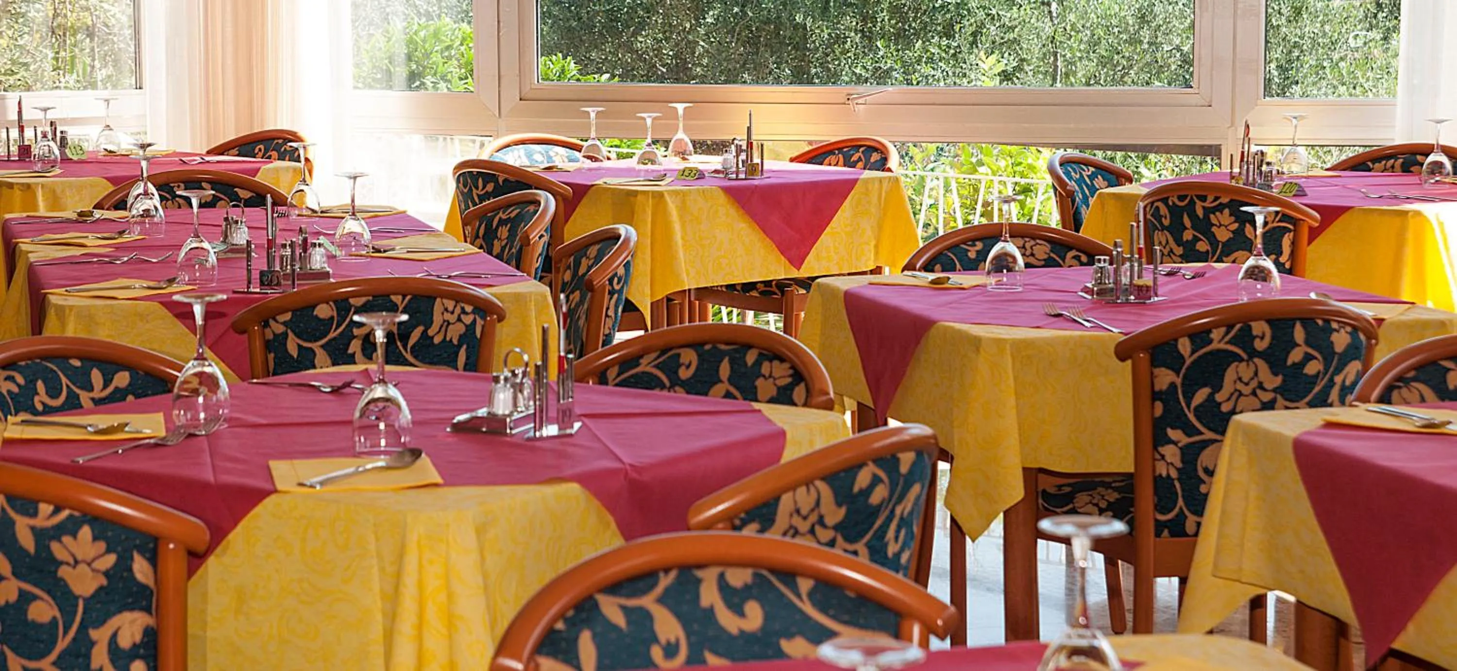 Dining area in Hotel Garden