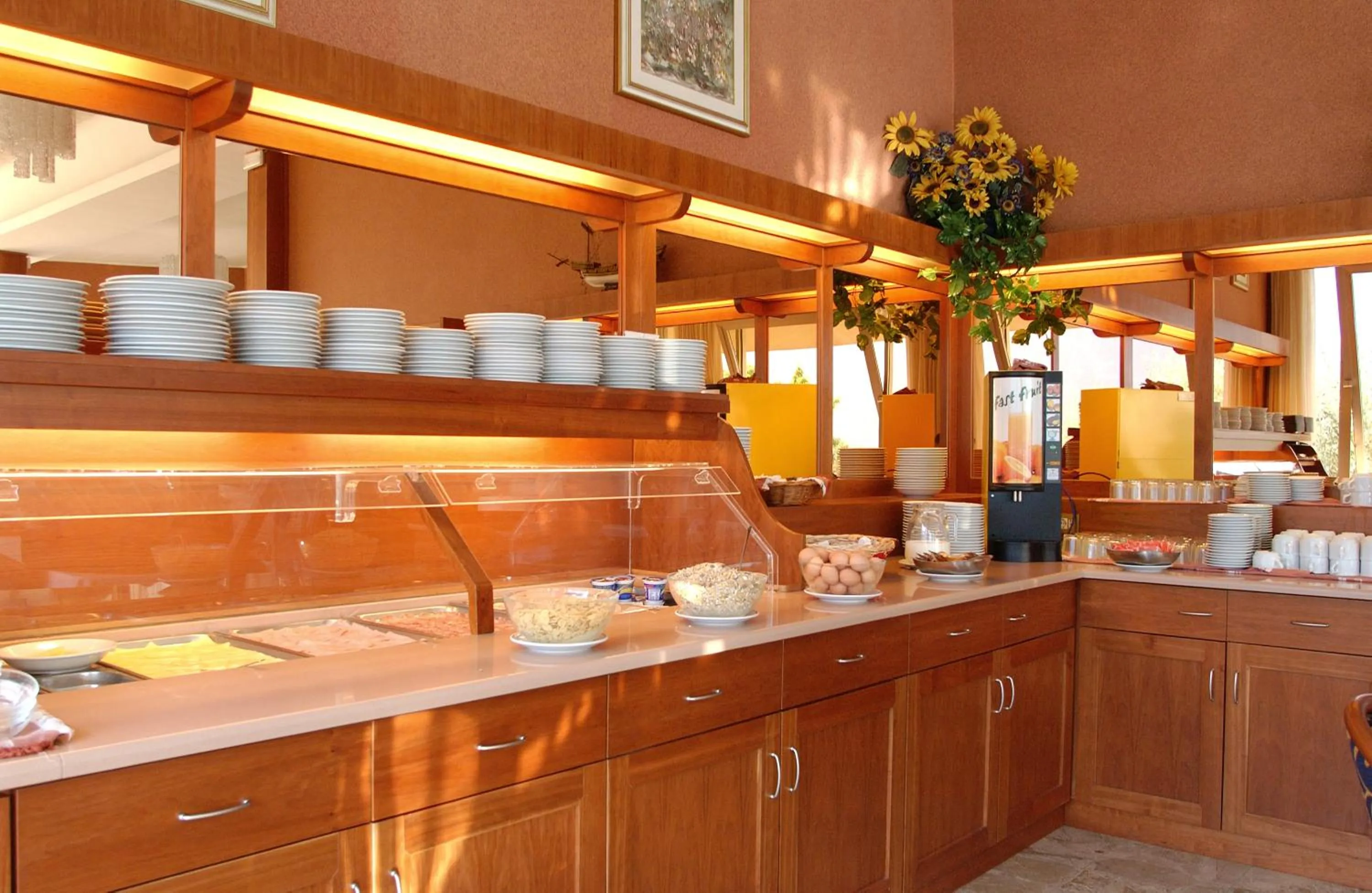 Restaurant/places to eat in Hotel Garden