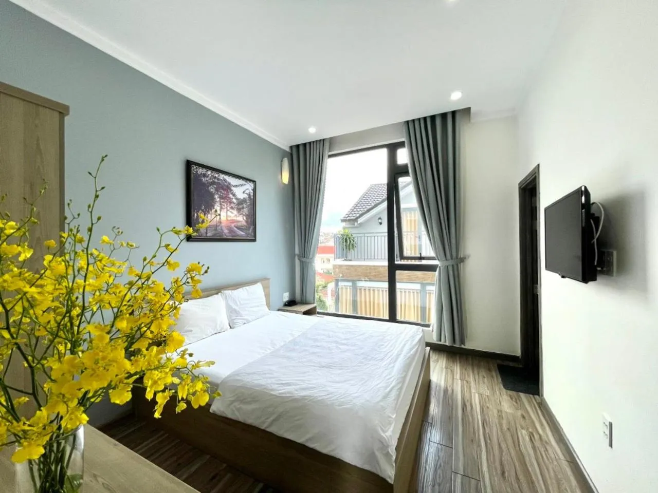 Communal lounge/ TV room, Bed in Dalat Memory Inn