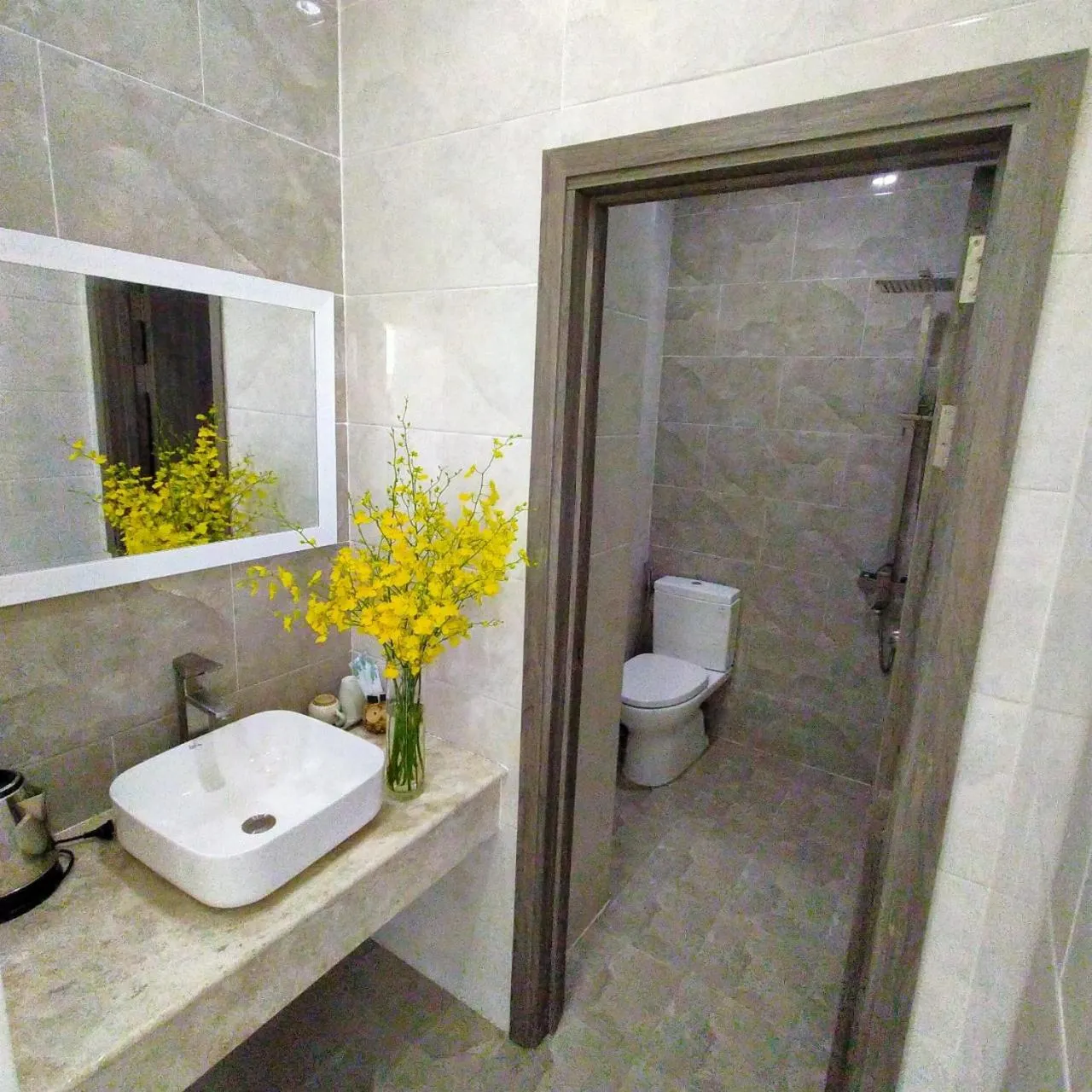 Shower in Dalat Memory Inn