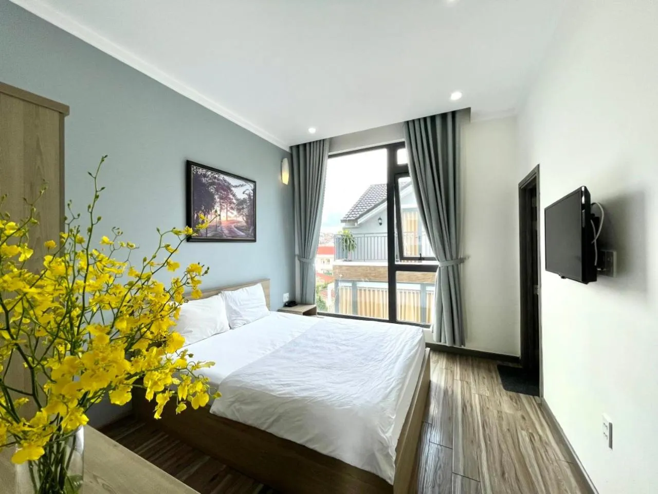 Communal lounge/ TV room, Bed in Dalat Memory Inn