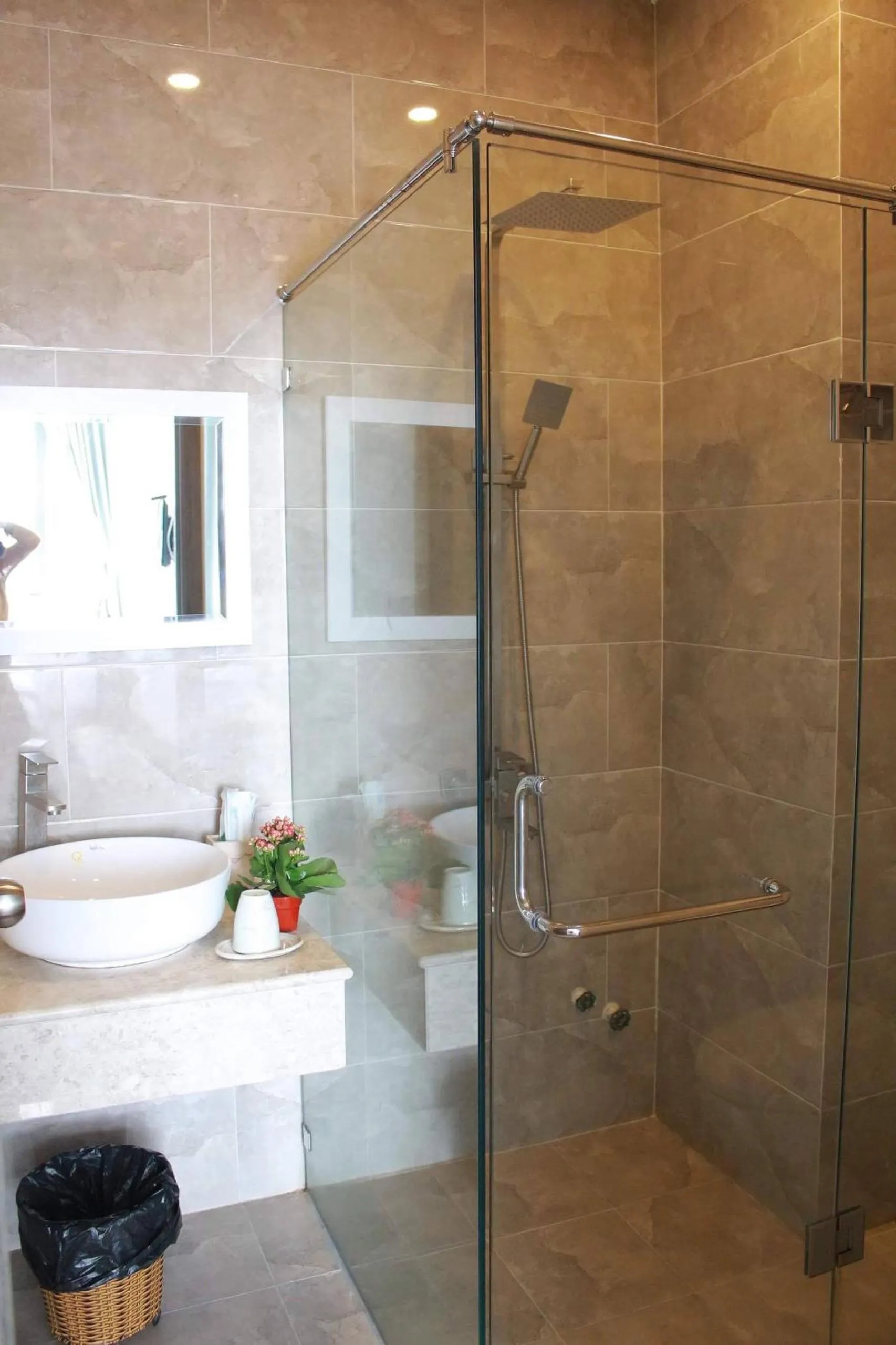 Shower in Dalat Memory Inn