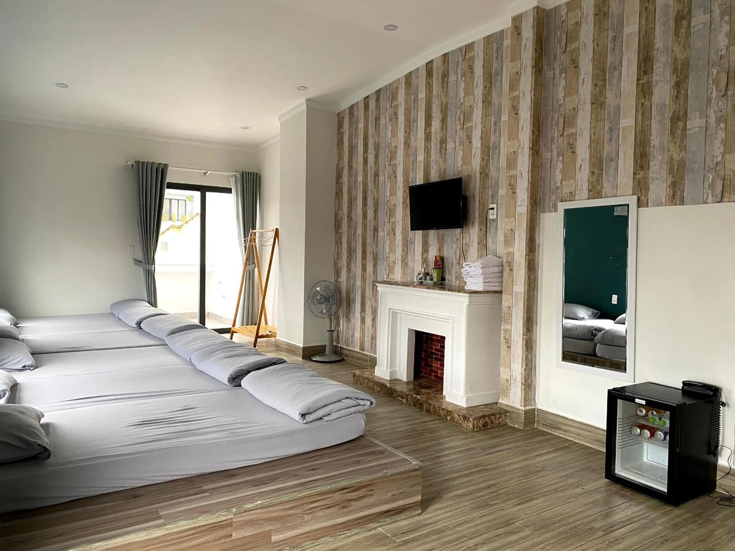 Communal lounge/ TV room, Bed in Dalat Memory Inn