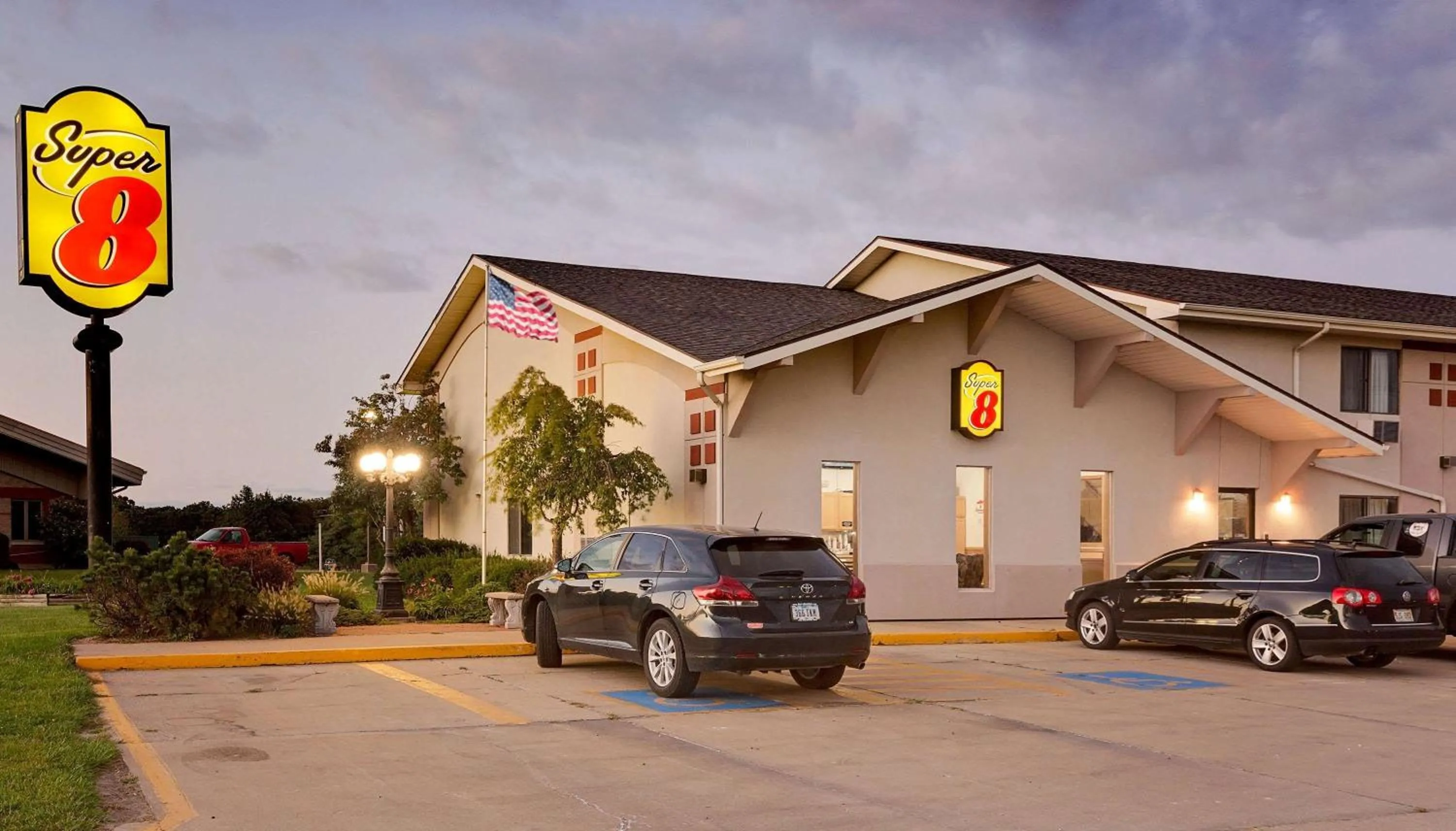 Property building in Super 8 by Wyndham Keokuk