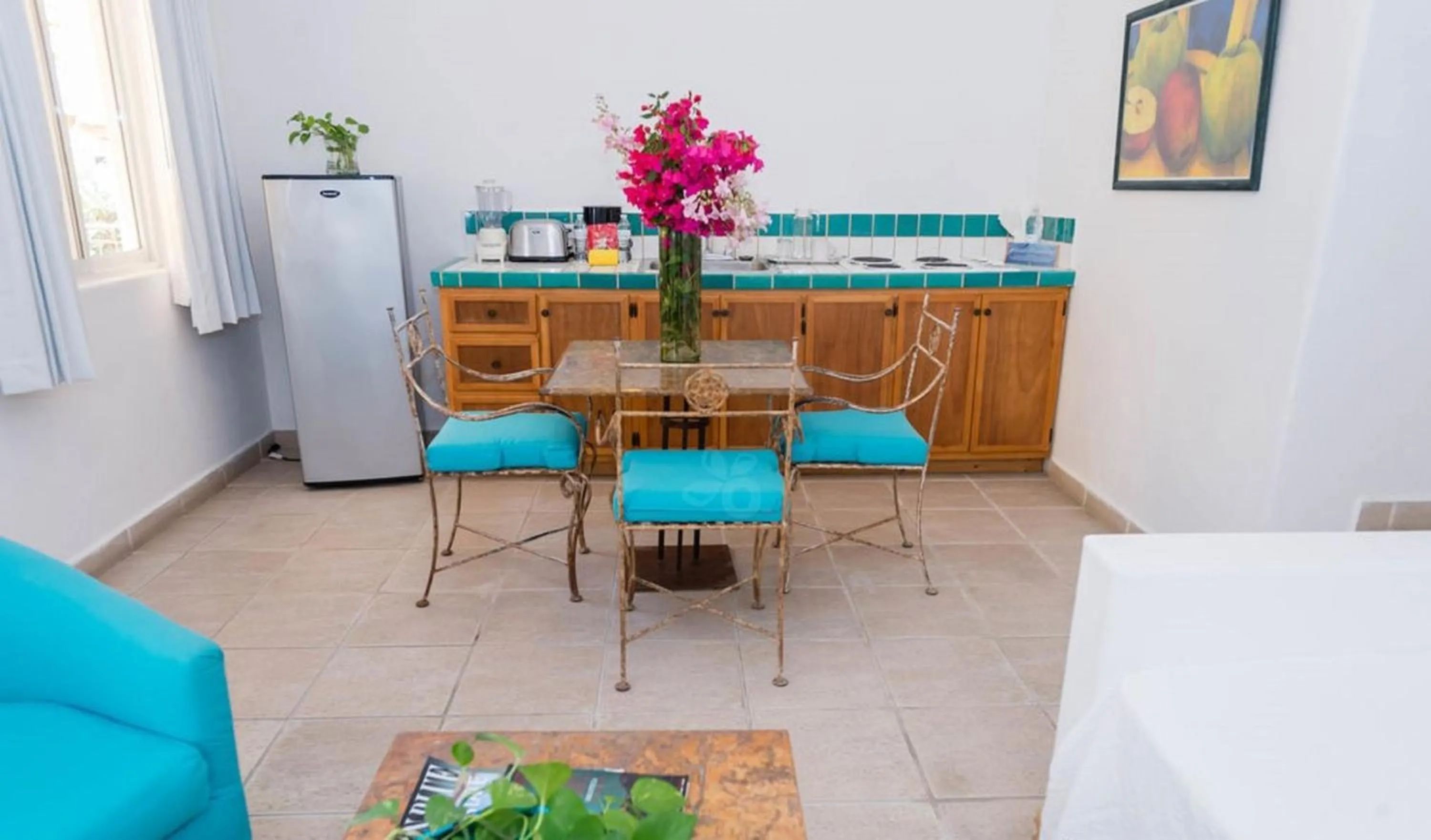 Kitchen or kitchenette in El Encanto Inn & Suites