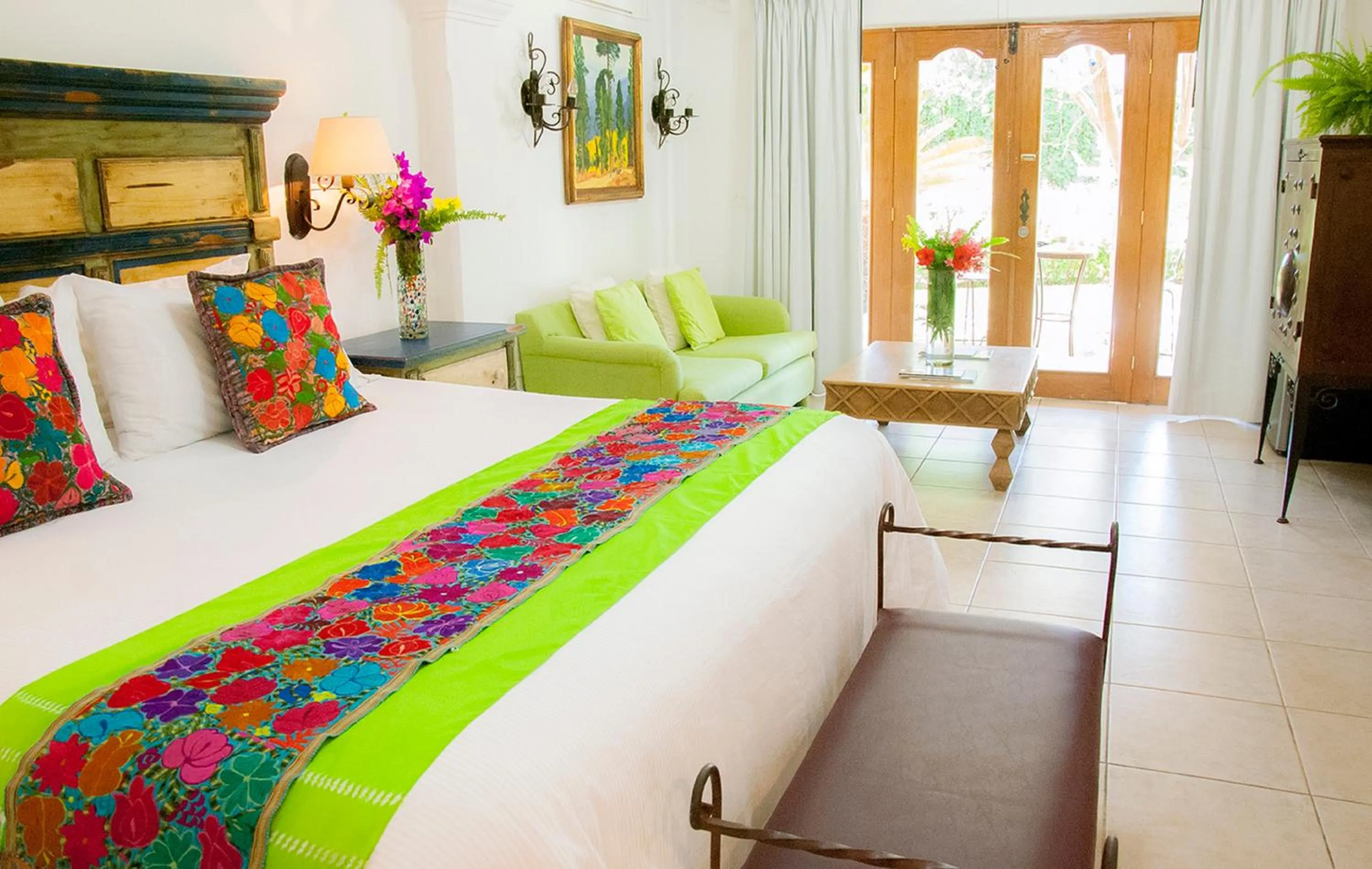 Seating area, Bed in El Encanto Inn & Suites