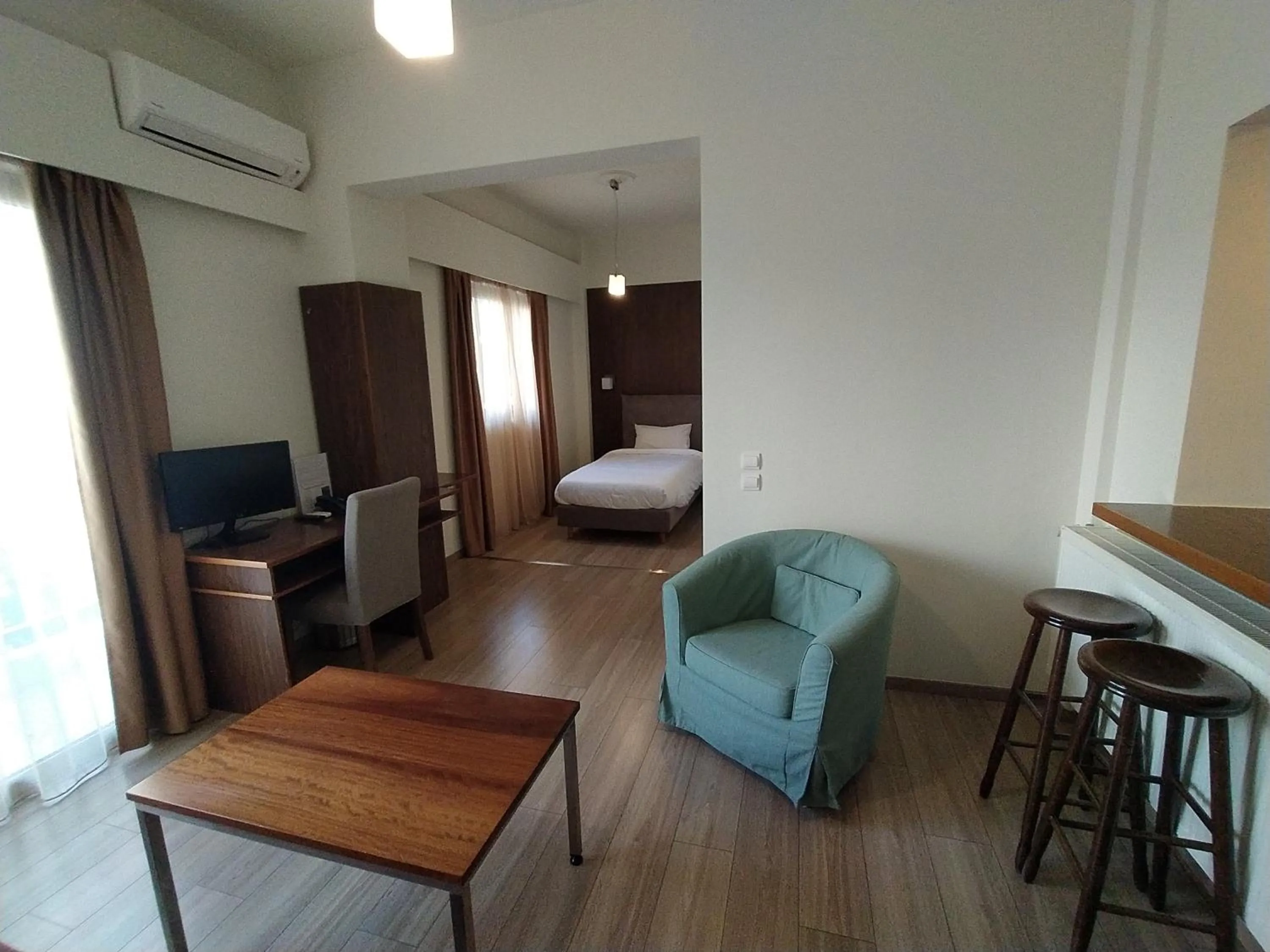 Photo of the whole room, Bed in Du Lac