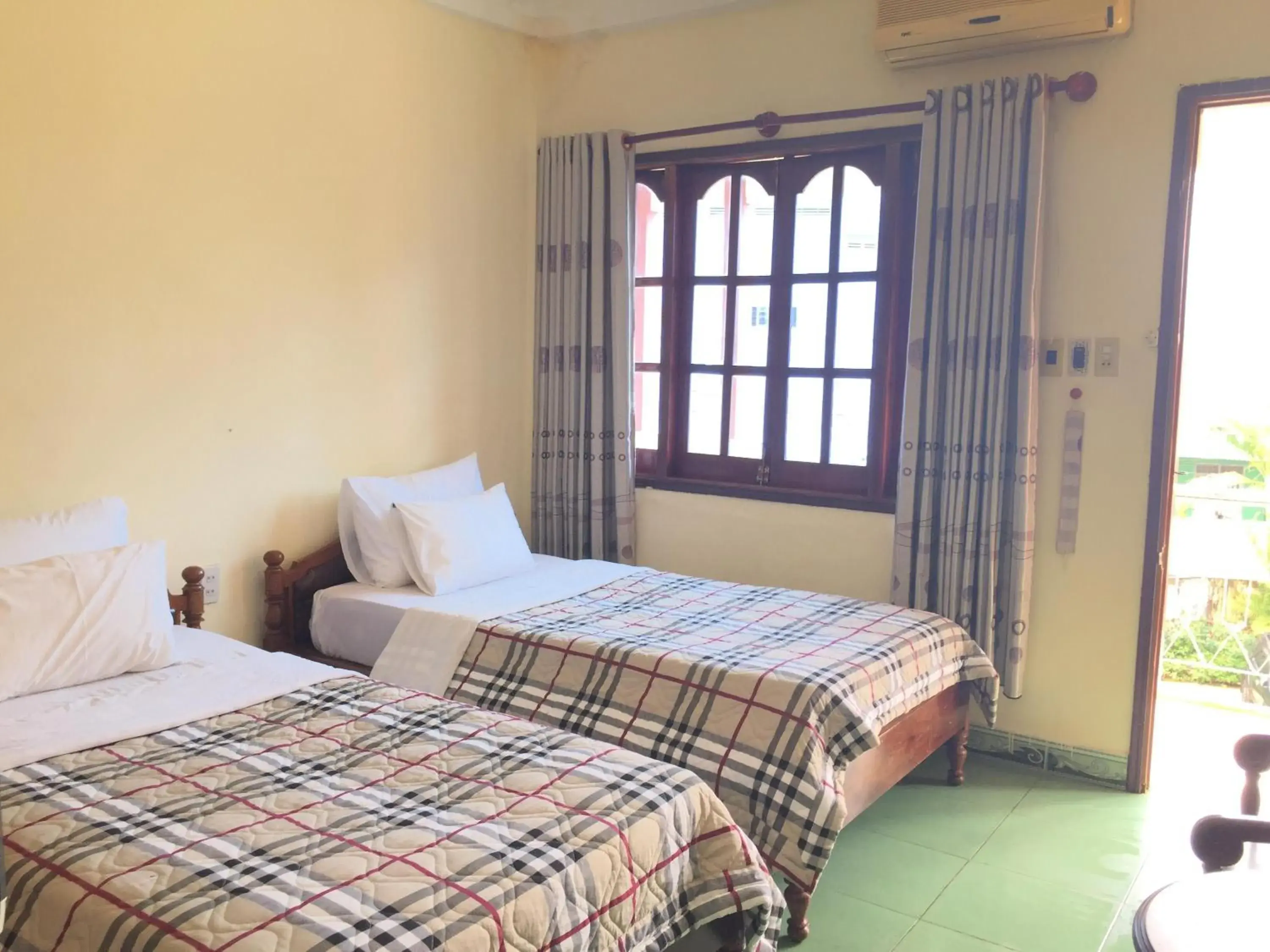 Twin Room in Hung Vuong Hotel Twin Room in Hung Vuong Hotel