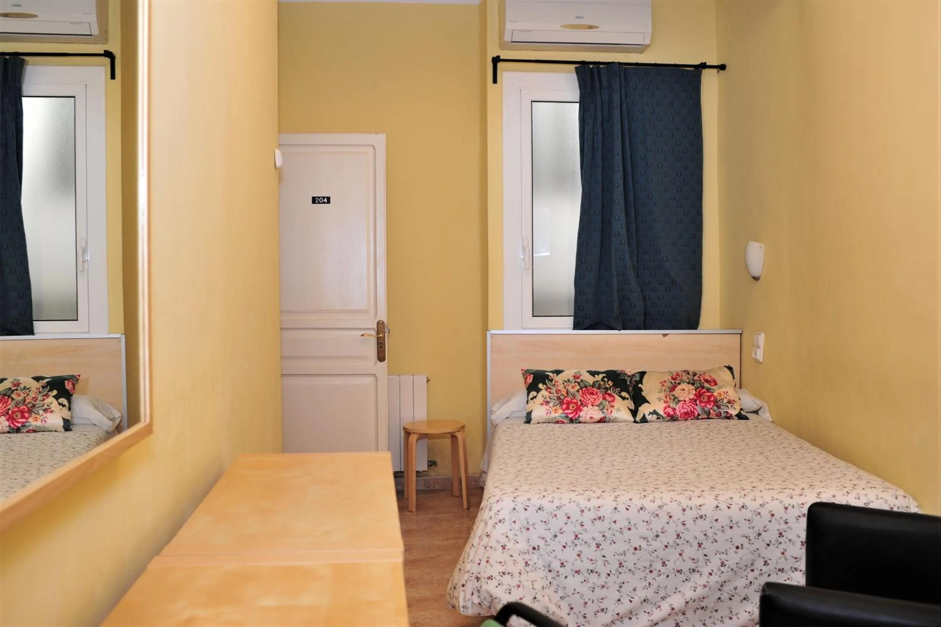 Photo of the whole room, Bed in Hostal Bejar