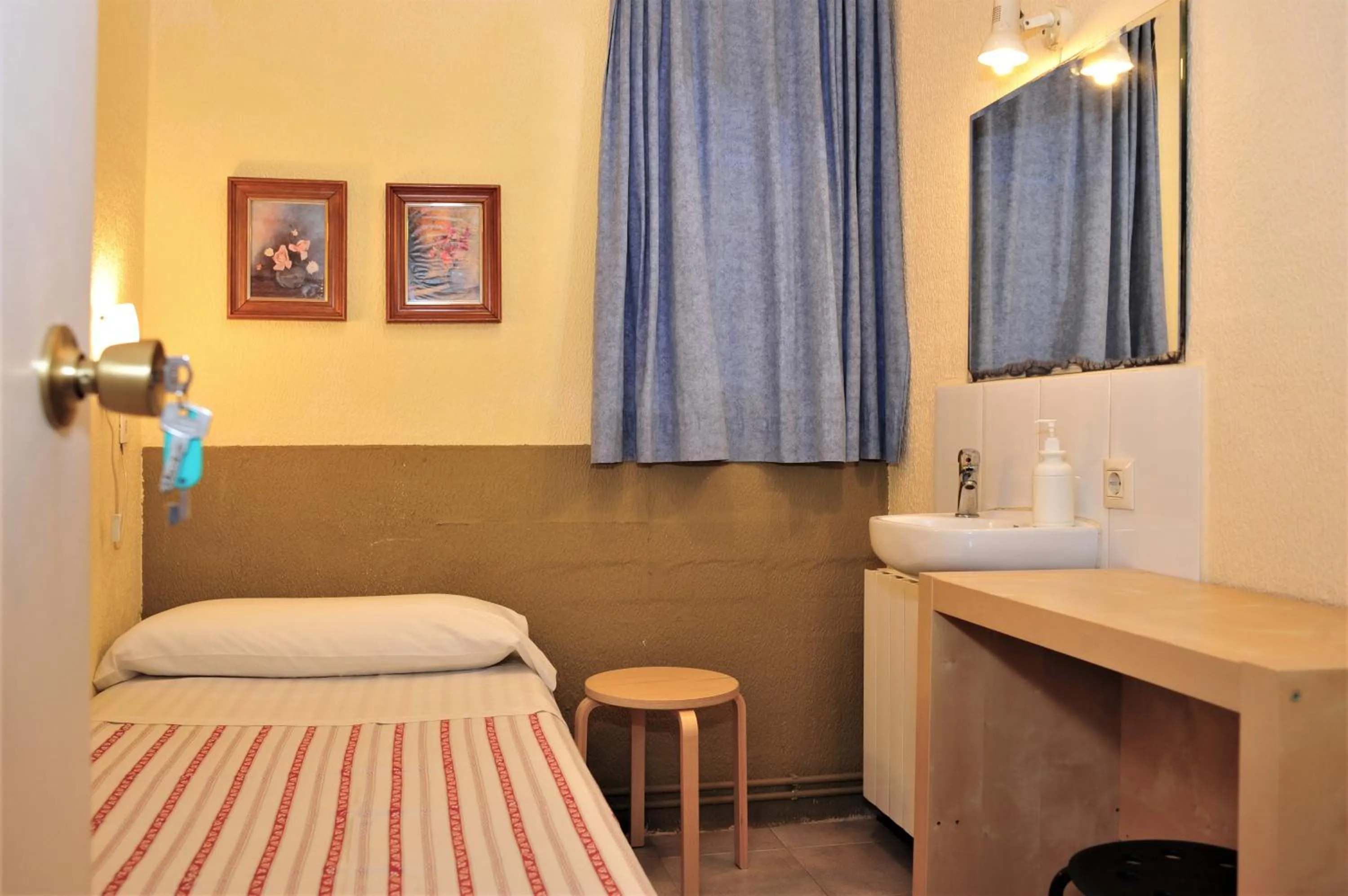 Decorative detail, Bed in Hostal Bejar