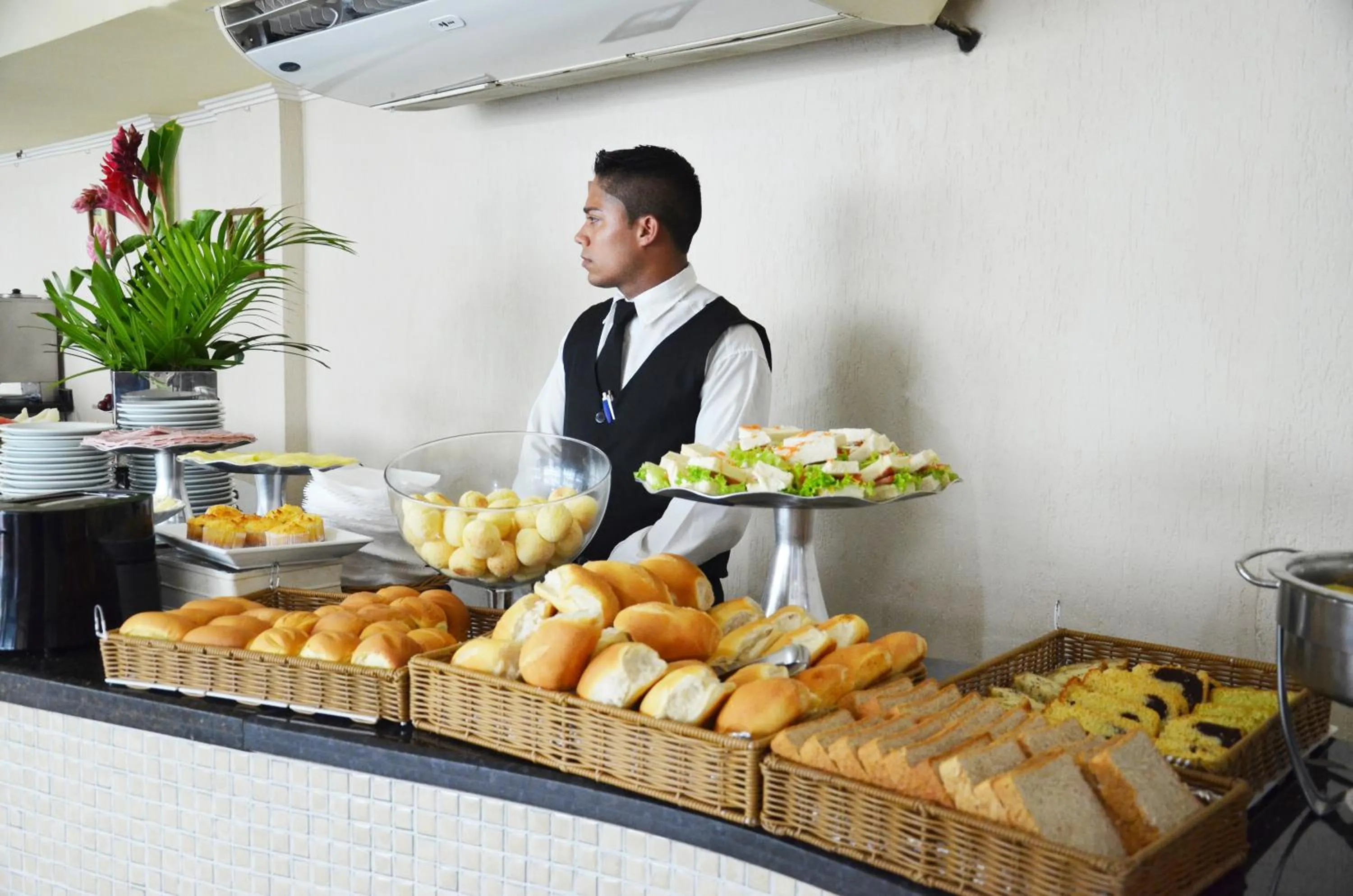 Restaurant/places to eat in Inácio Palace Hotel