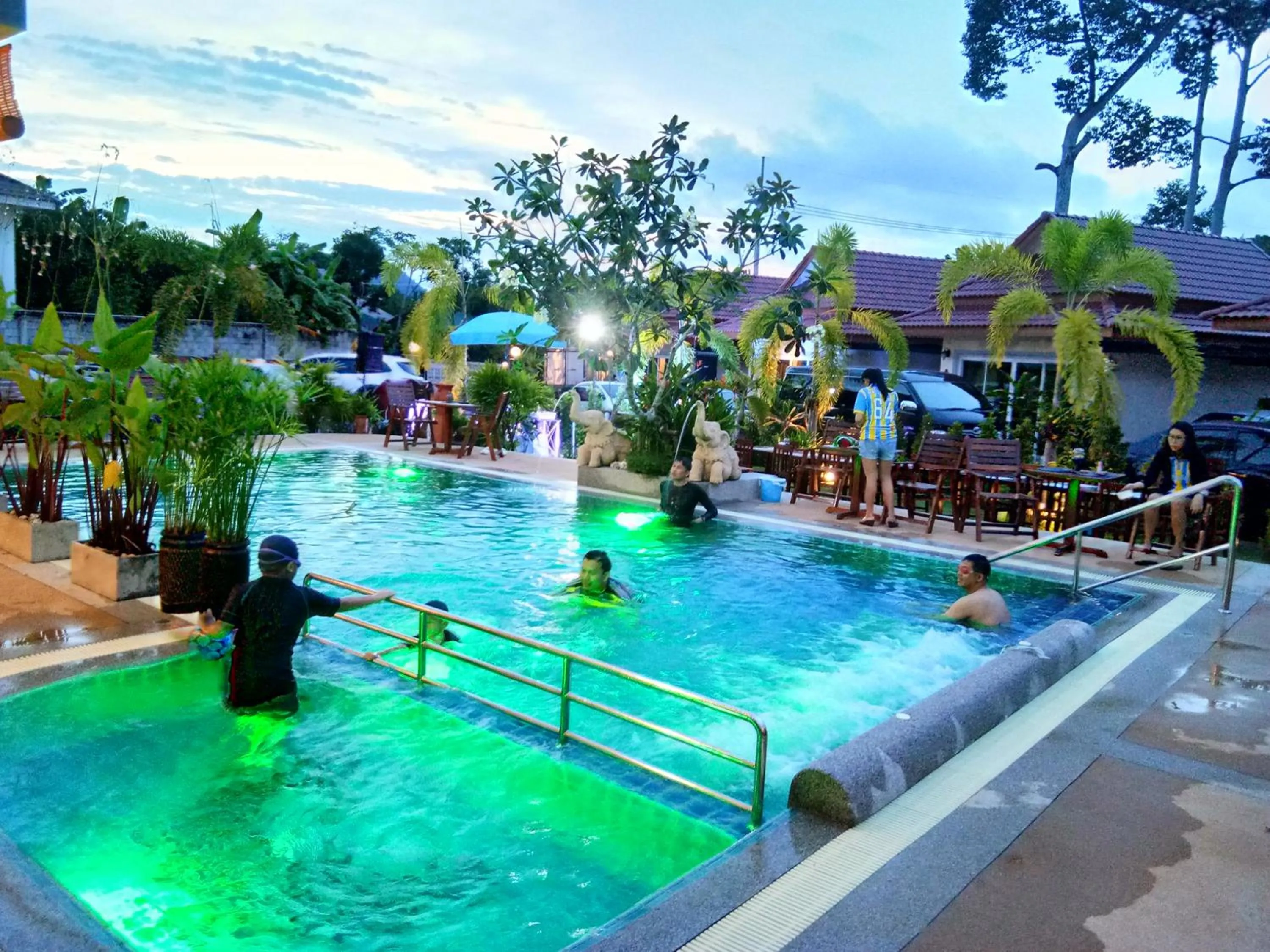 Swimming pool in Baan Sooksiri Bangsaray