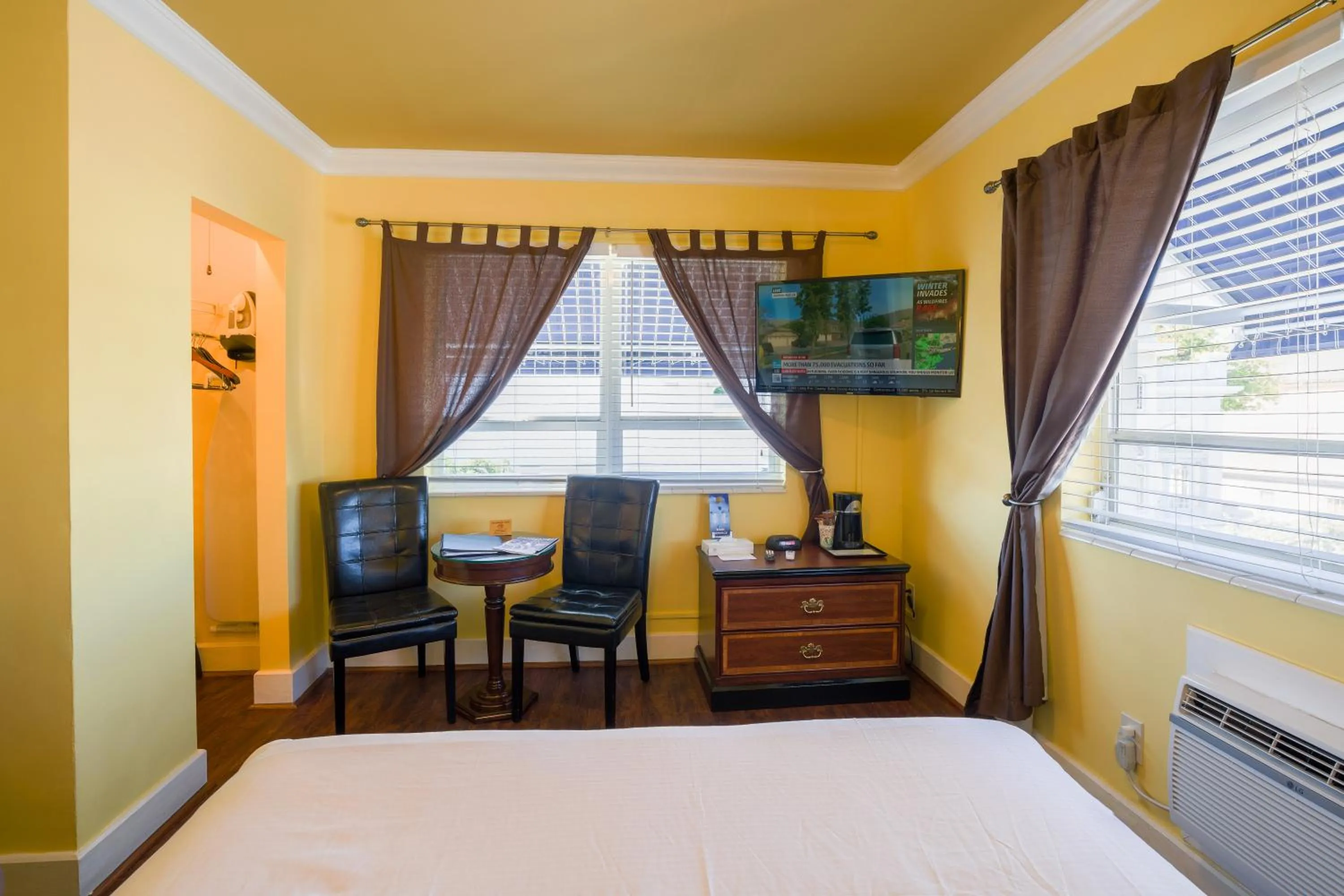 Seating area, Bed in Pegasus International Hotel