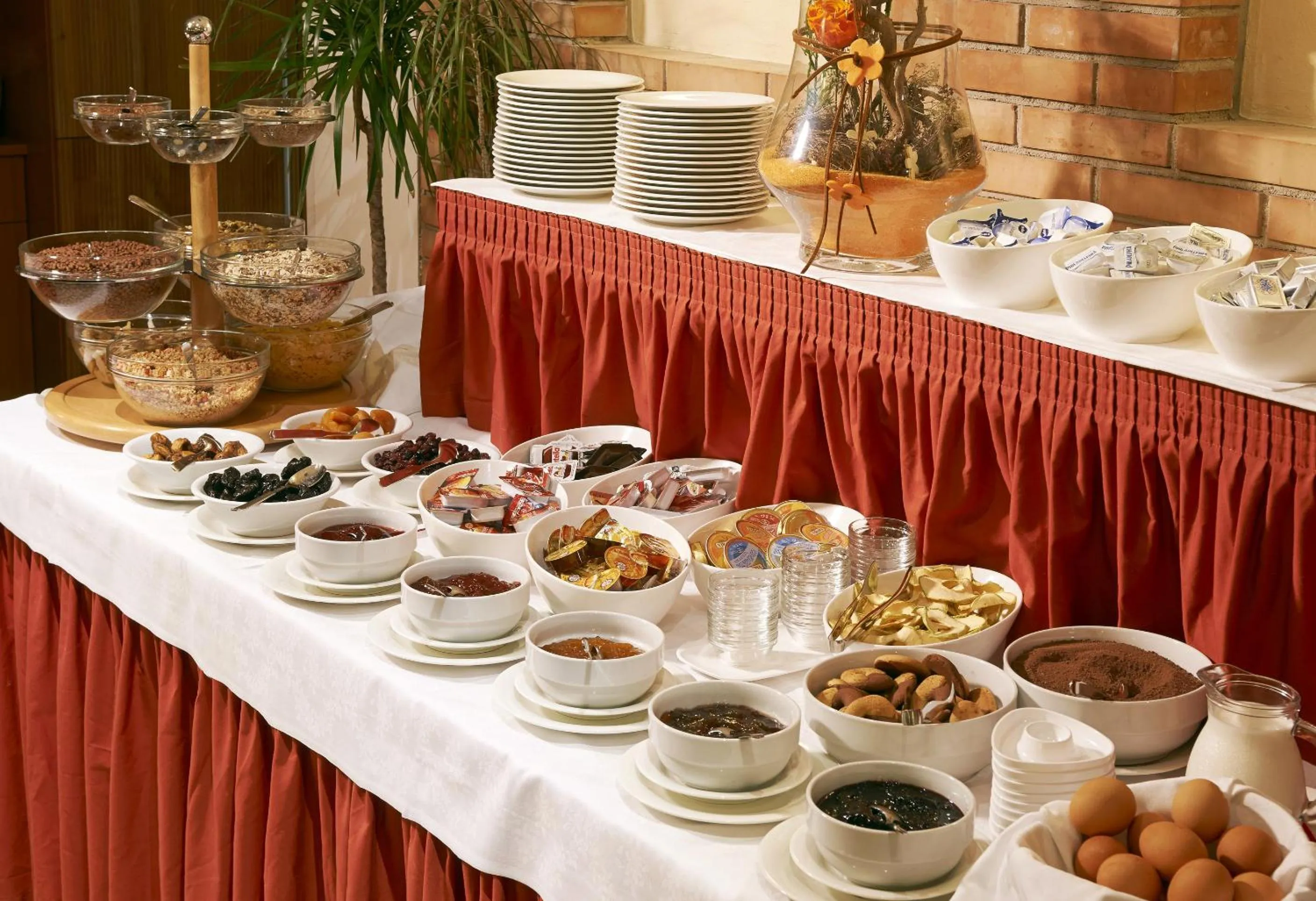 Buffet breakfast in Hotel Millanderhof