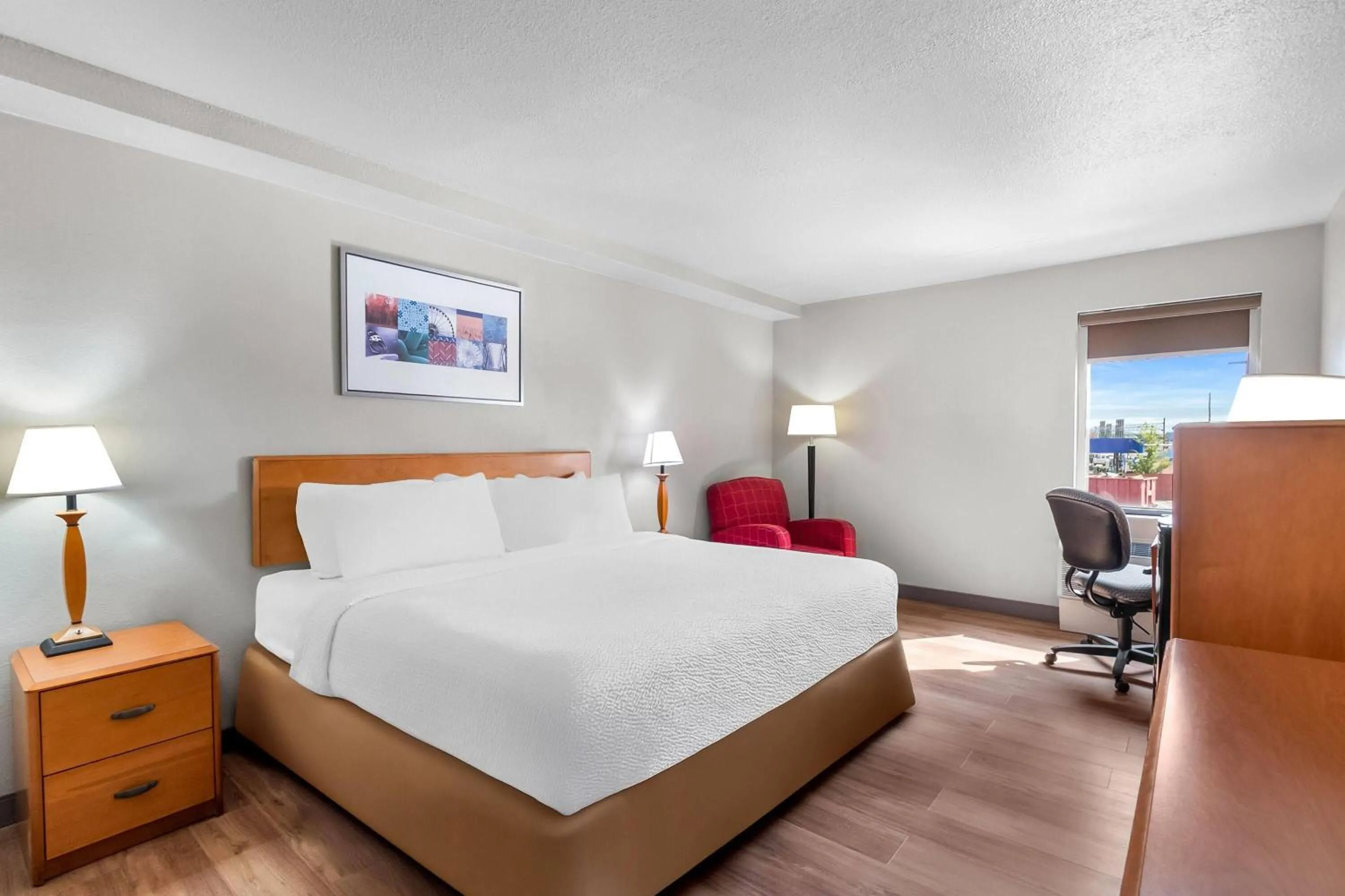 Bed in Travelodge by Wyndham Winchester