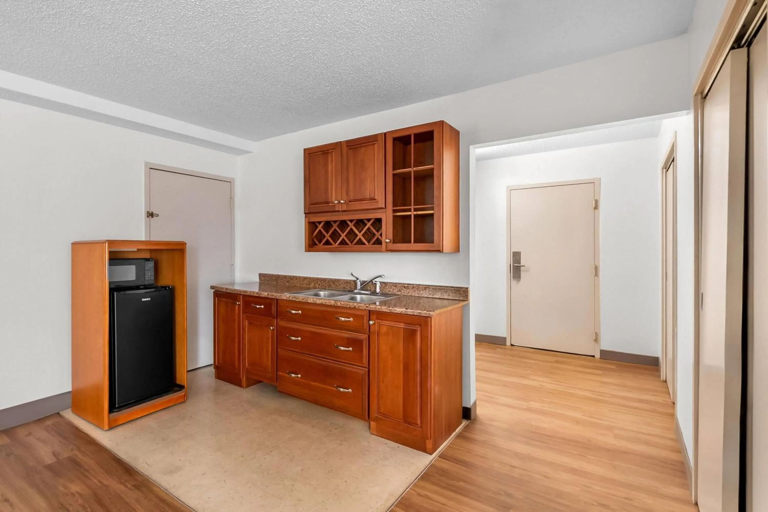 Kitchen or kitchenette in Travelodge by Wyndham Winchester